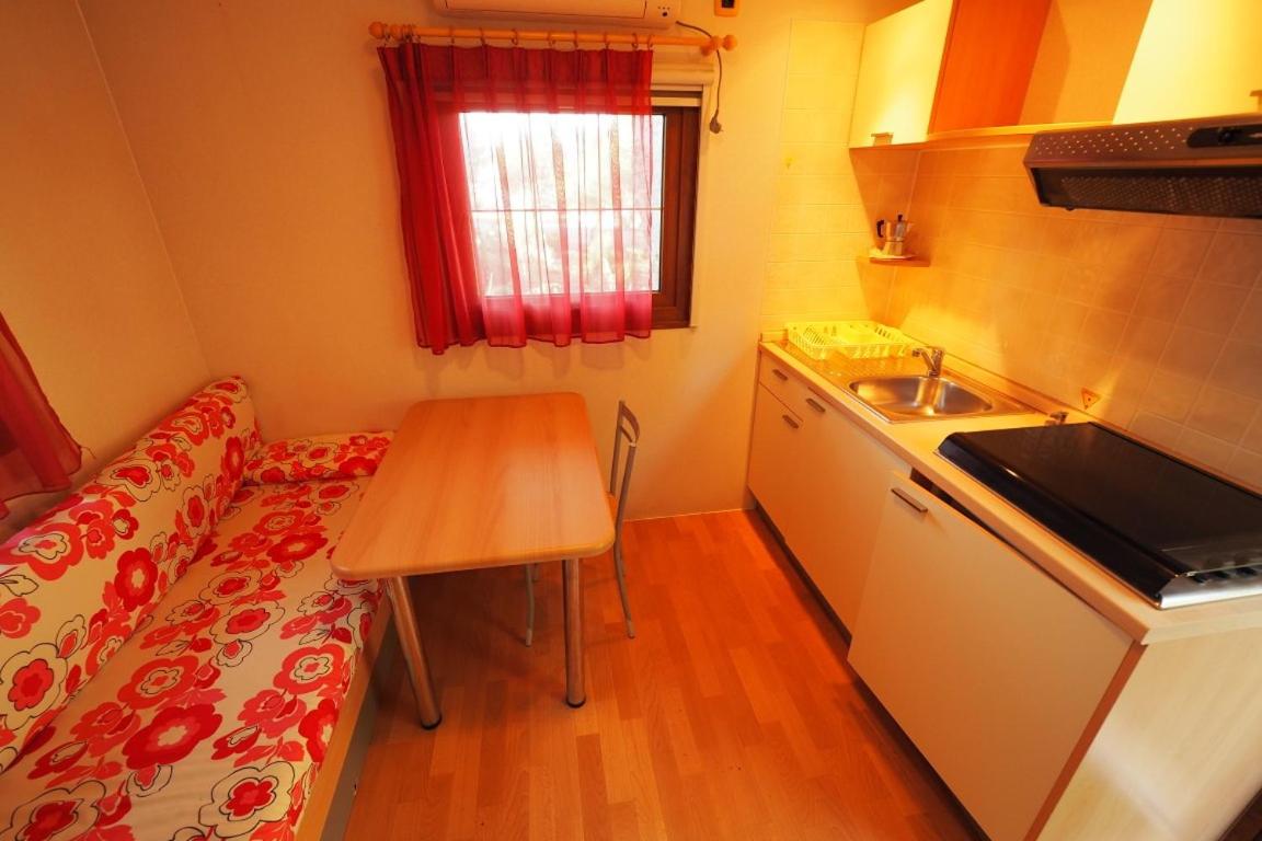 Mobile Home - Photo 5