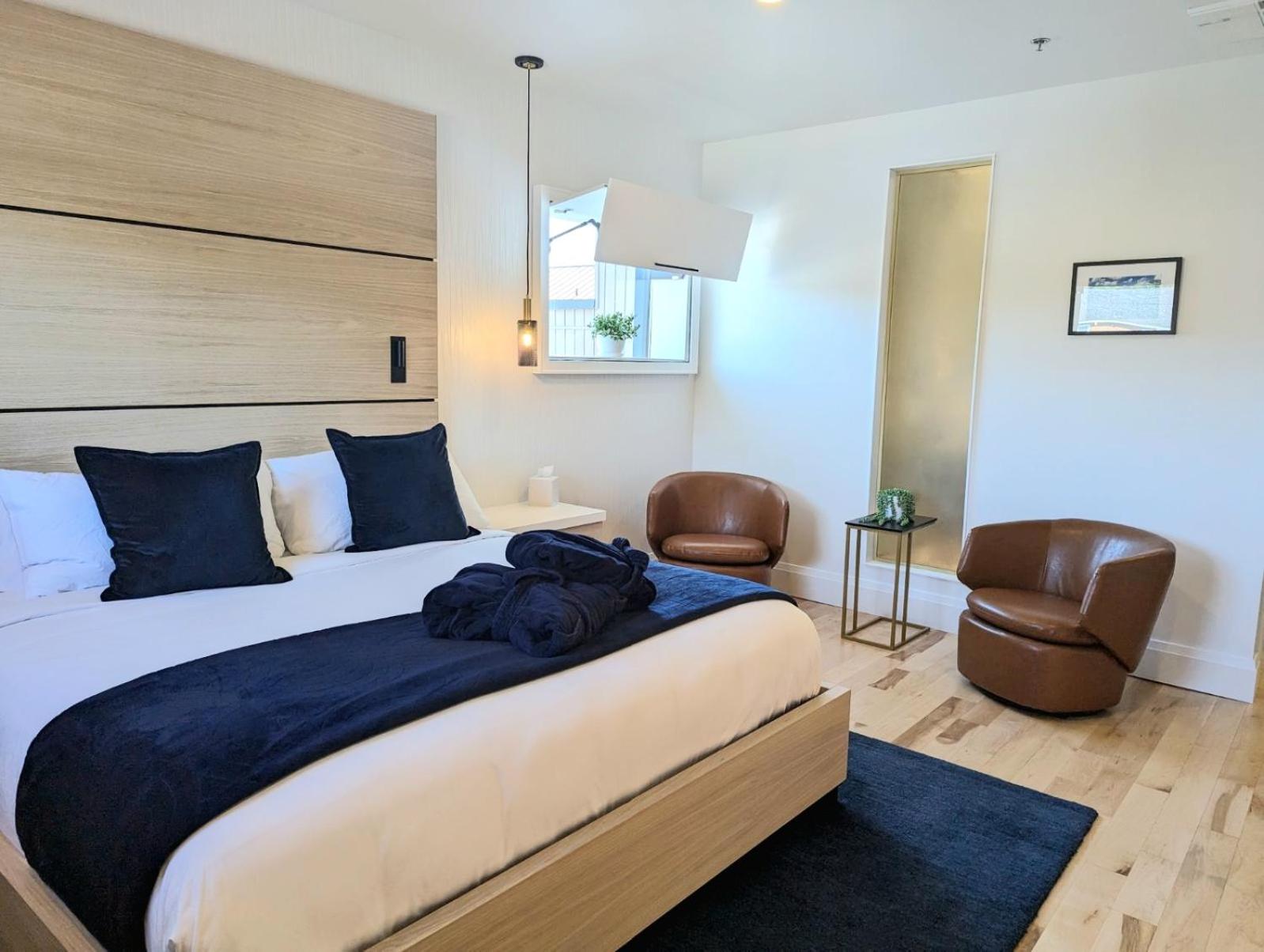 King Suite - Photo 4