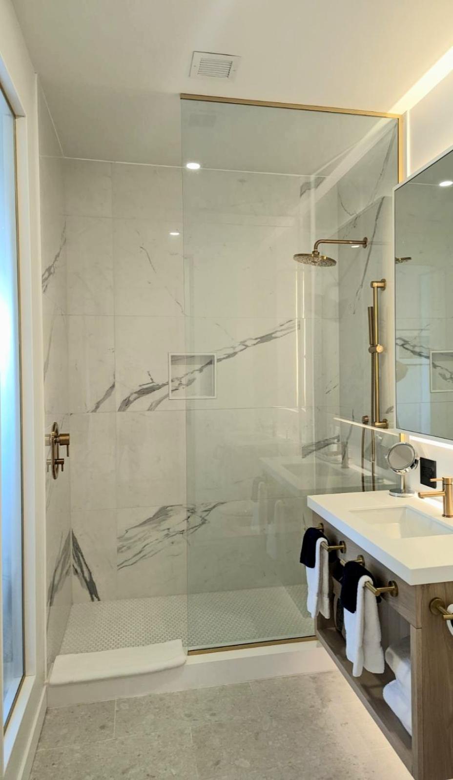 King Suite - Photo 10