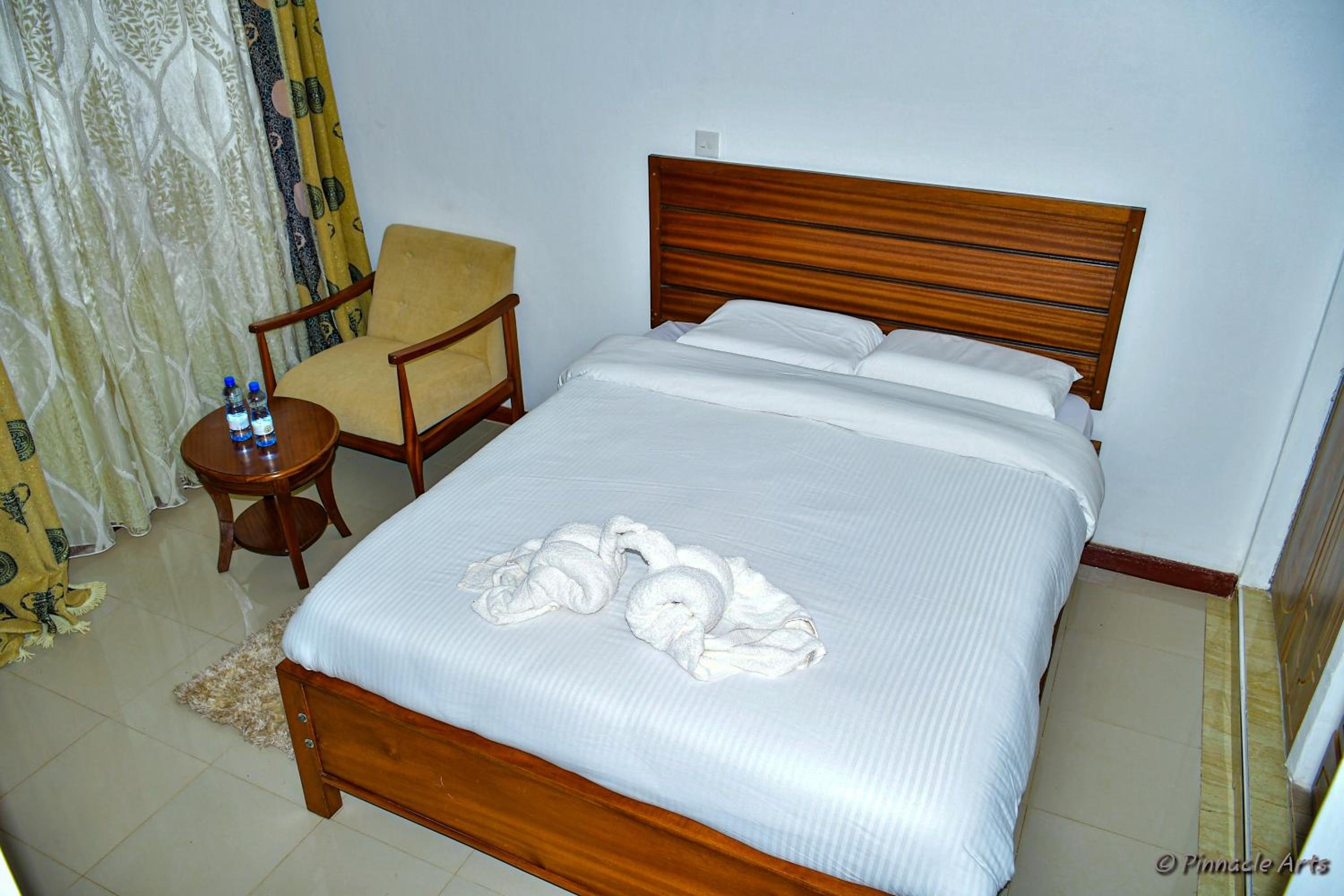 Queen Room with Balcony photo 2