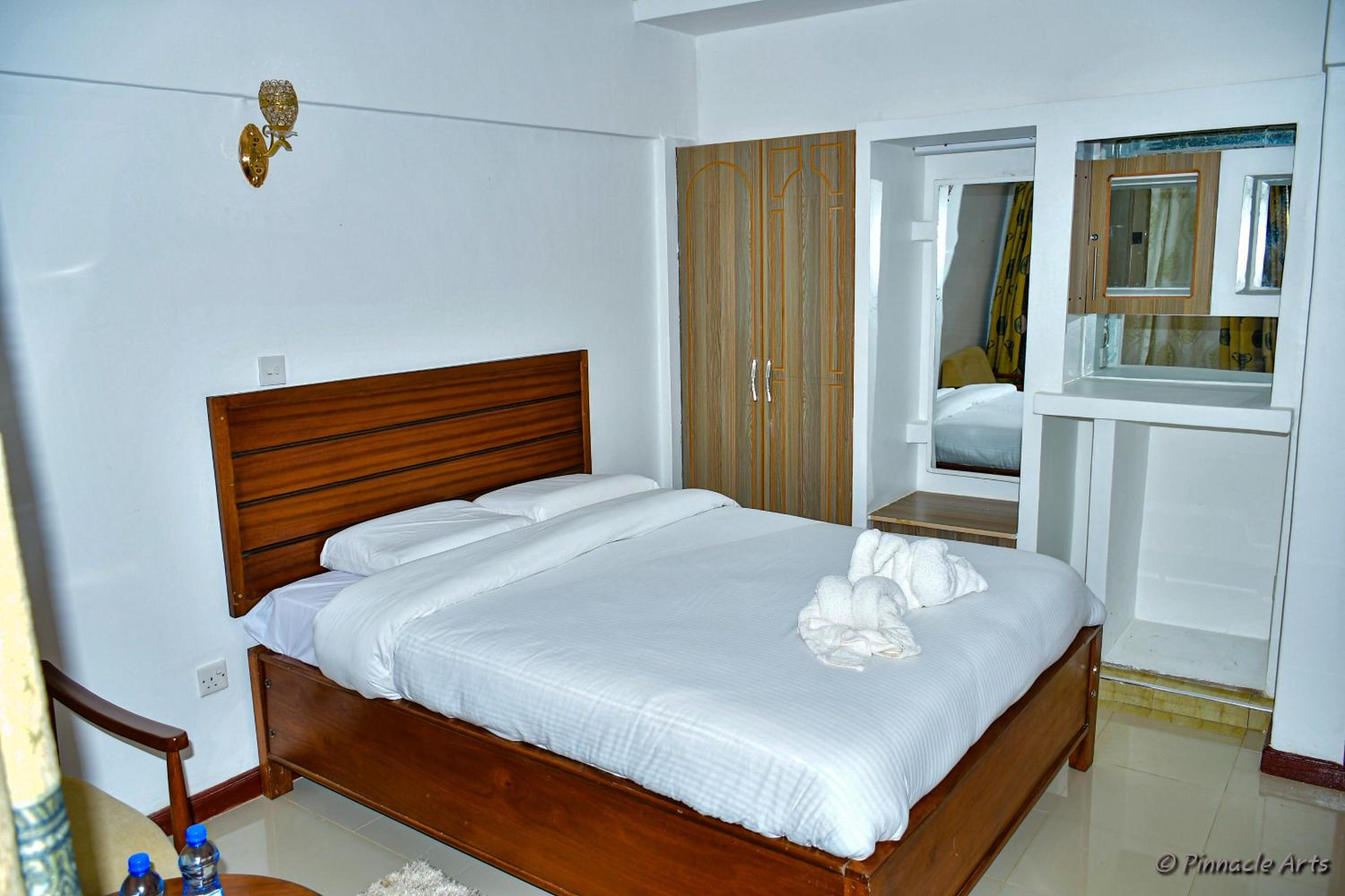 Queen Room with Balcony photo 3