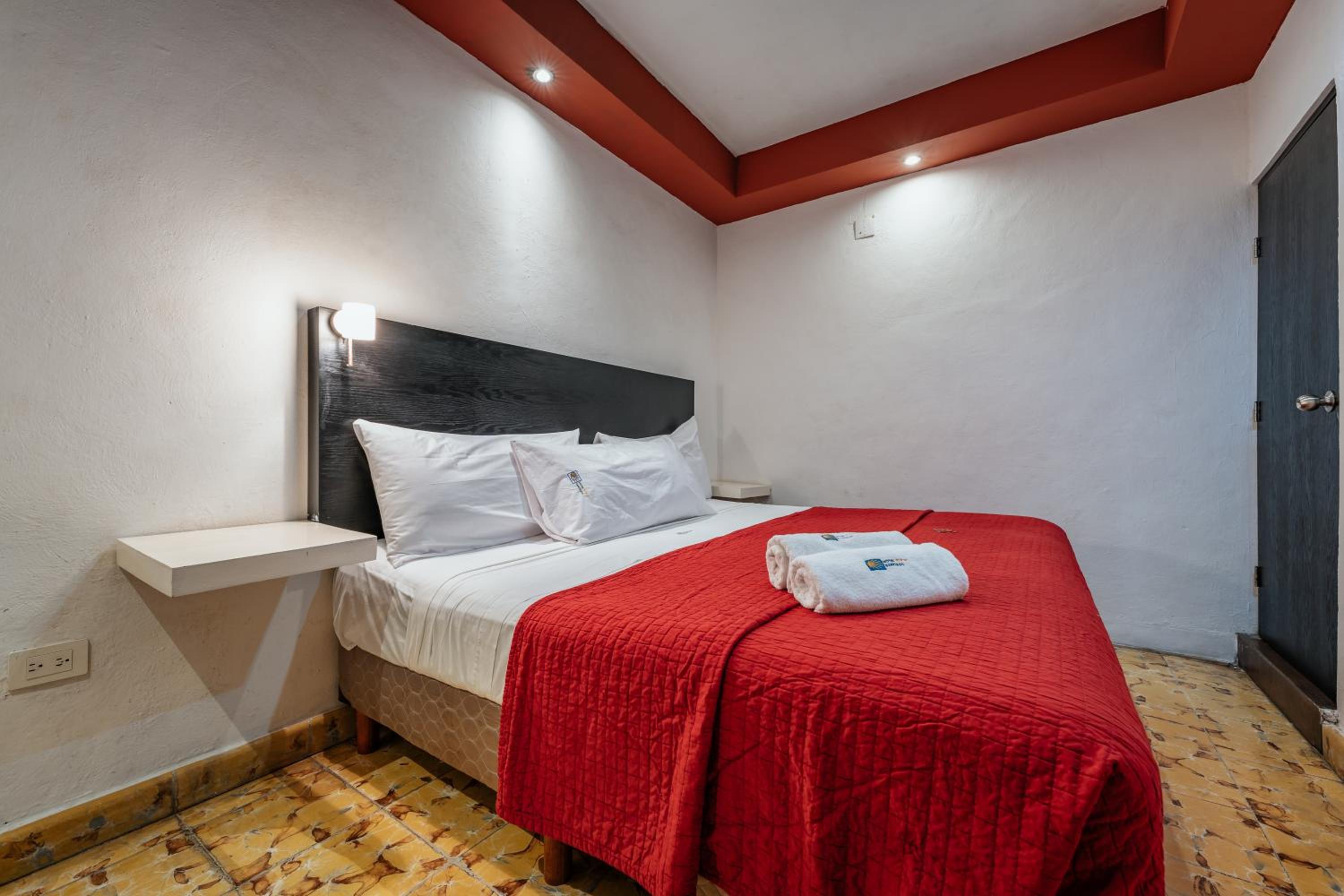 Standard King Room photo 2