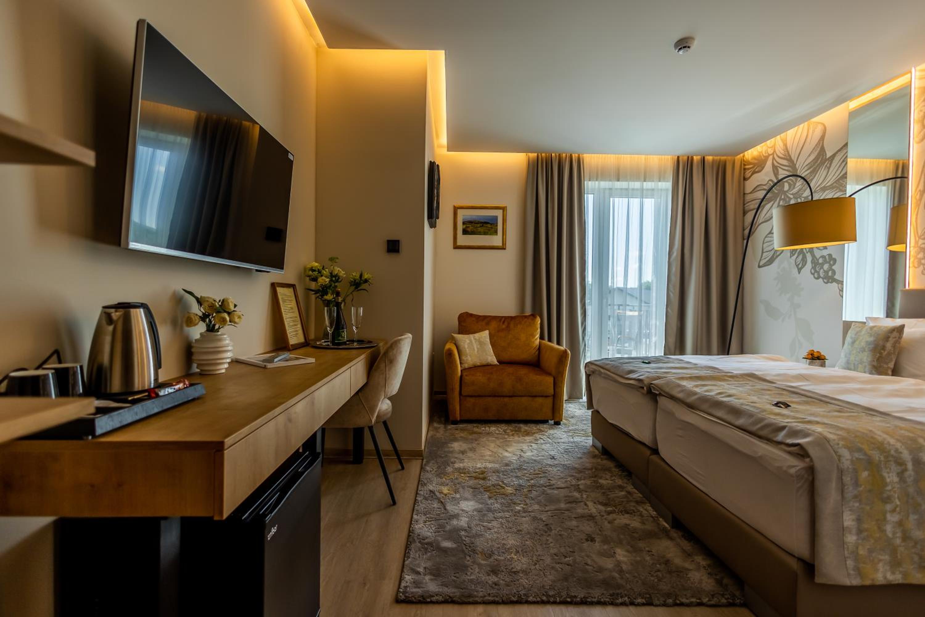 Deluxe Double Room With Balcony photo 3