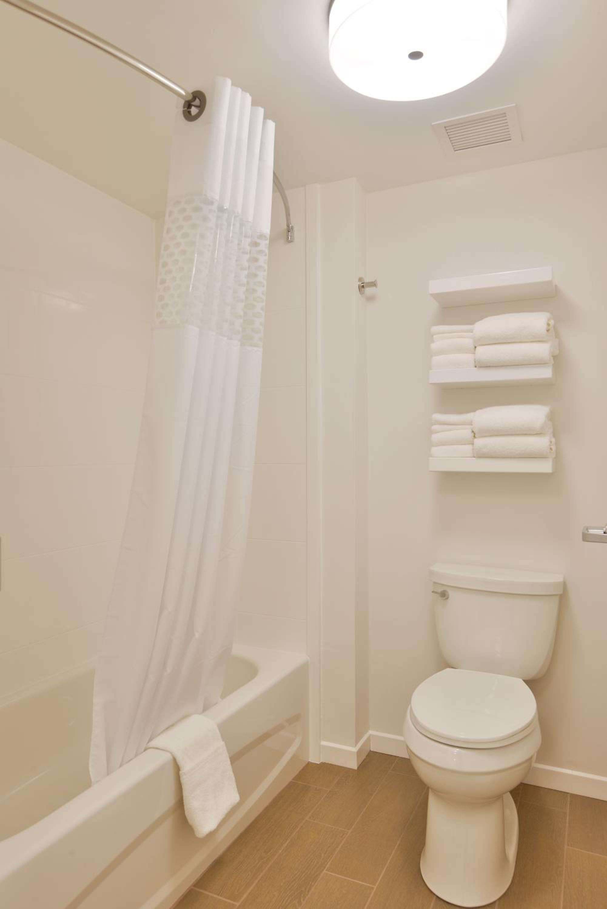 Queen Studio Suite with Two Queen Beds - Non-Smoking photo 3
