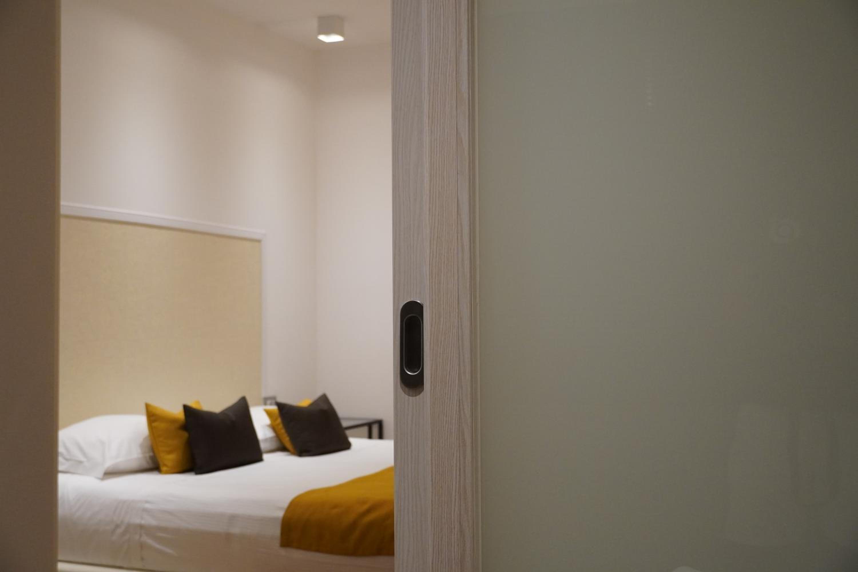 Suite with Spa Bath photo 3