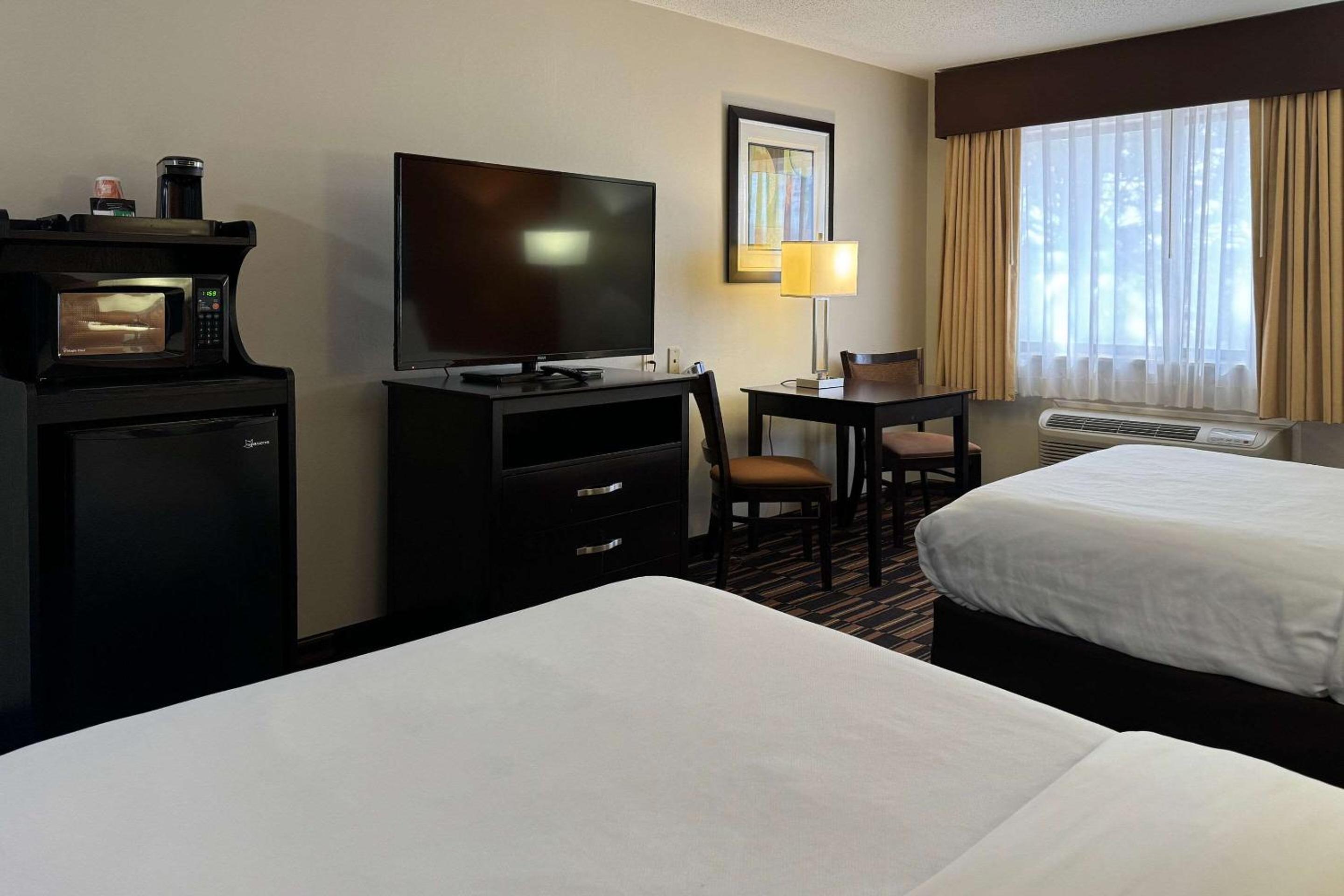 Double Room with Two Double Beds - Non-Smoking photo 1