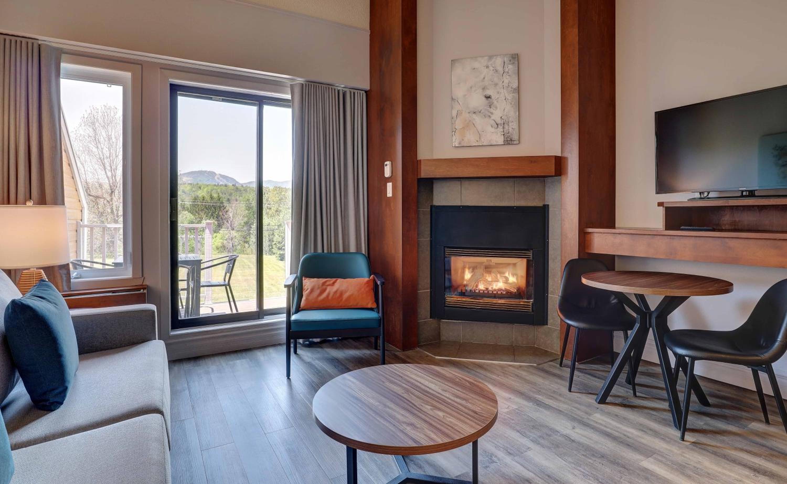 King Suite with Balcony - Photo 9