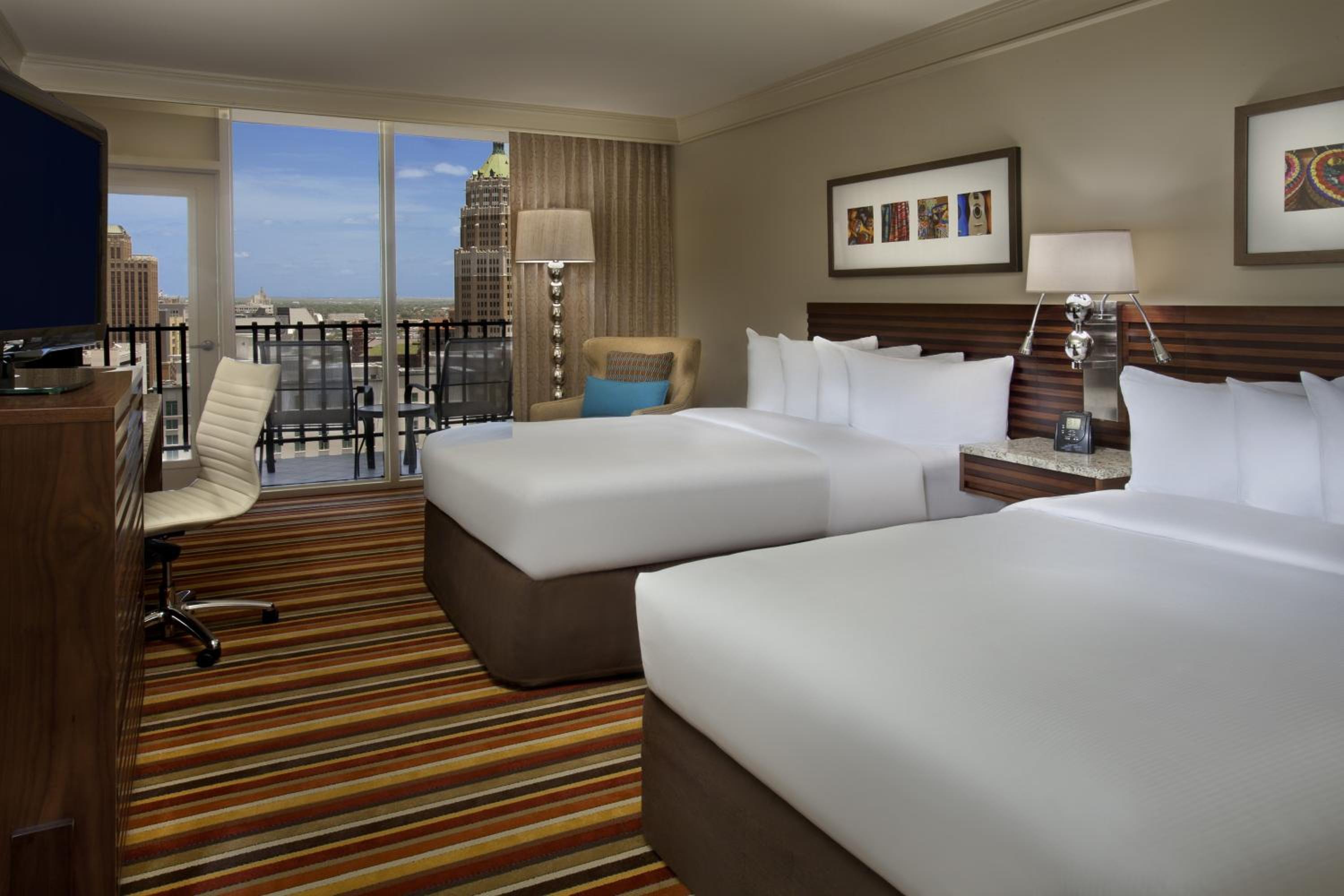 Double Room with Two Double Beds and River View - Photo 1