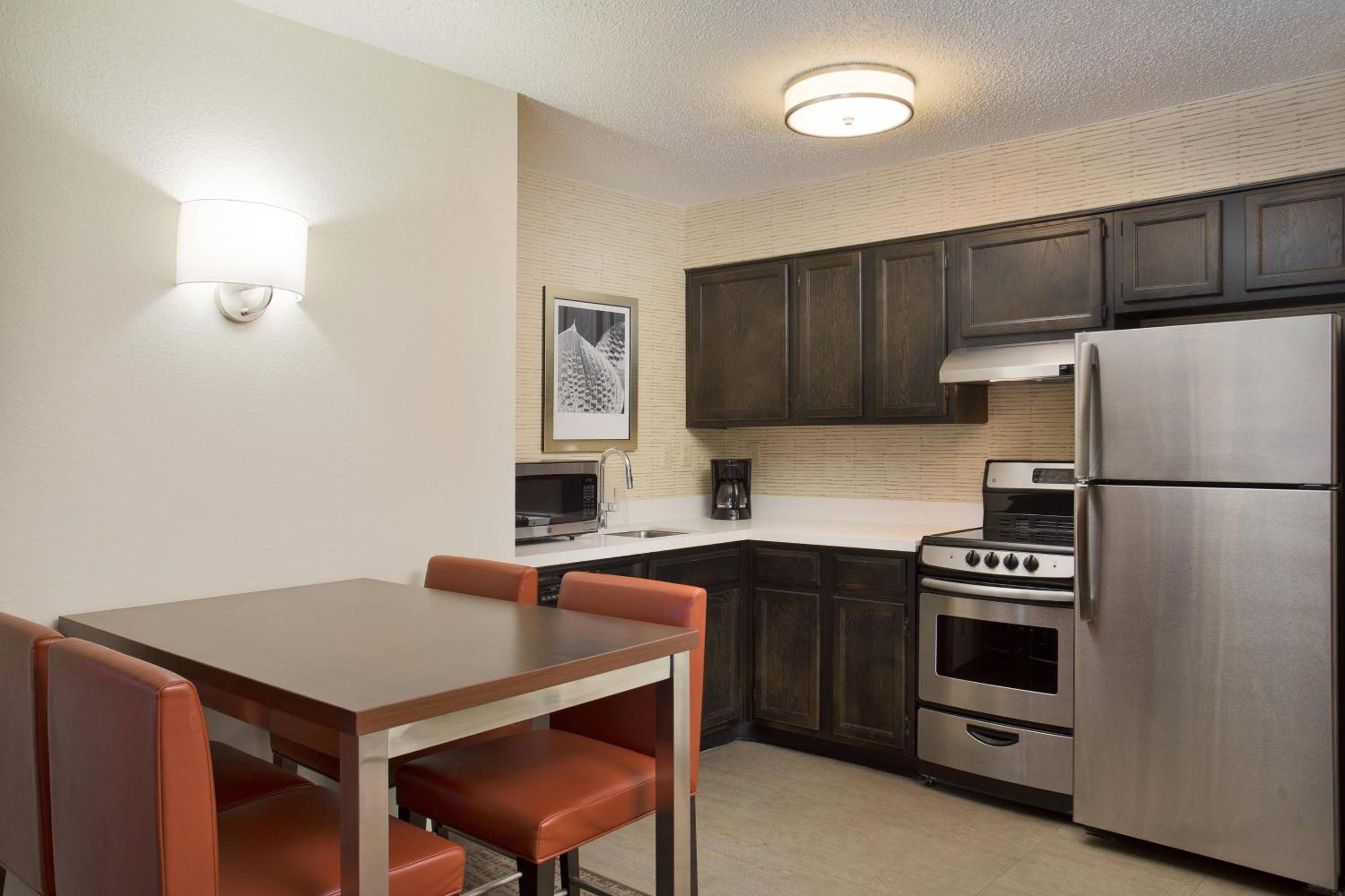 Two-Bedroom Suite - Photo 3