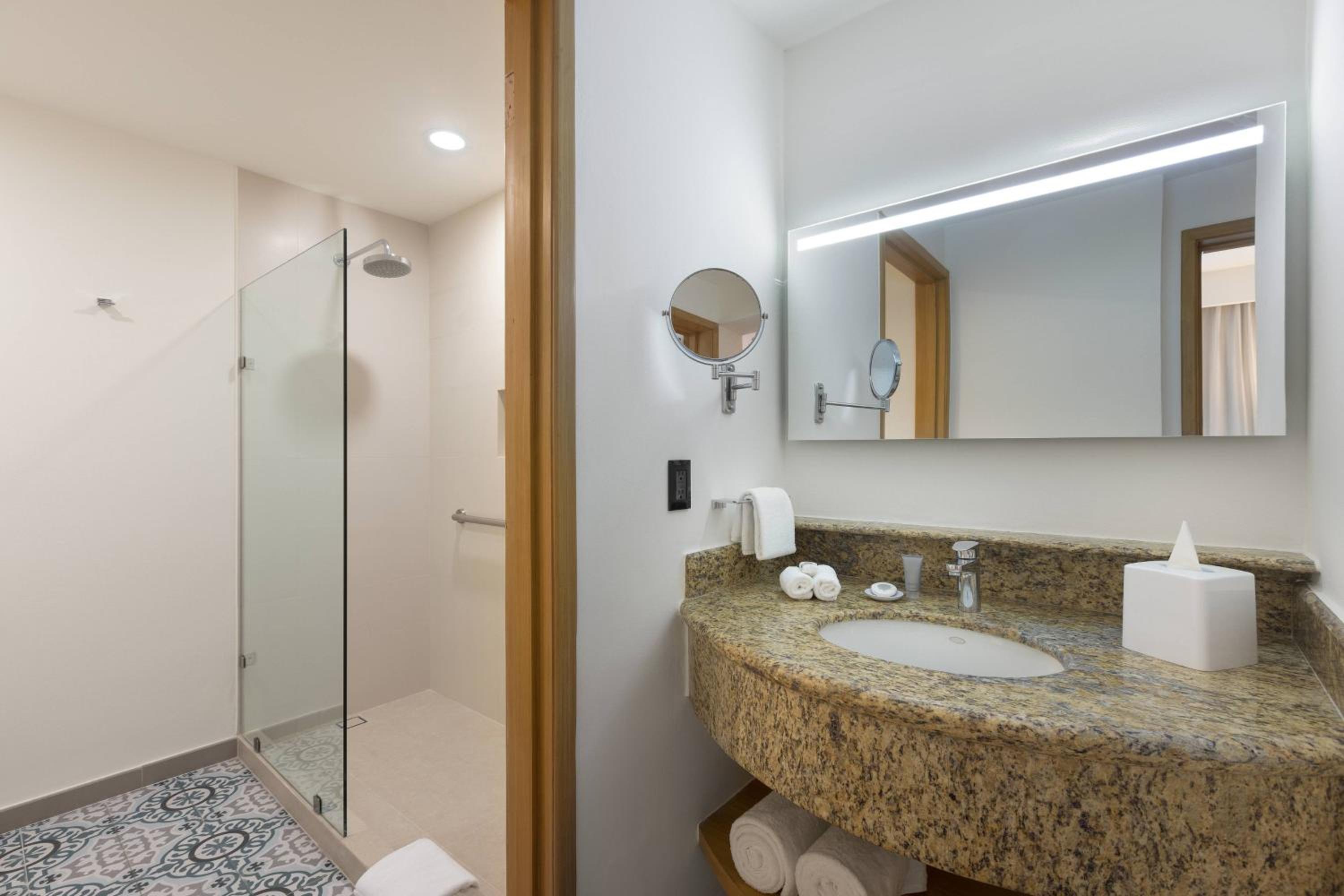 Junior Suite with Airport Transfer photo 3
