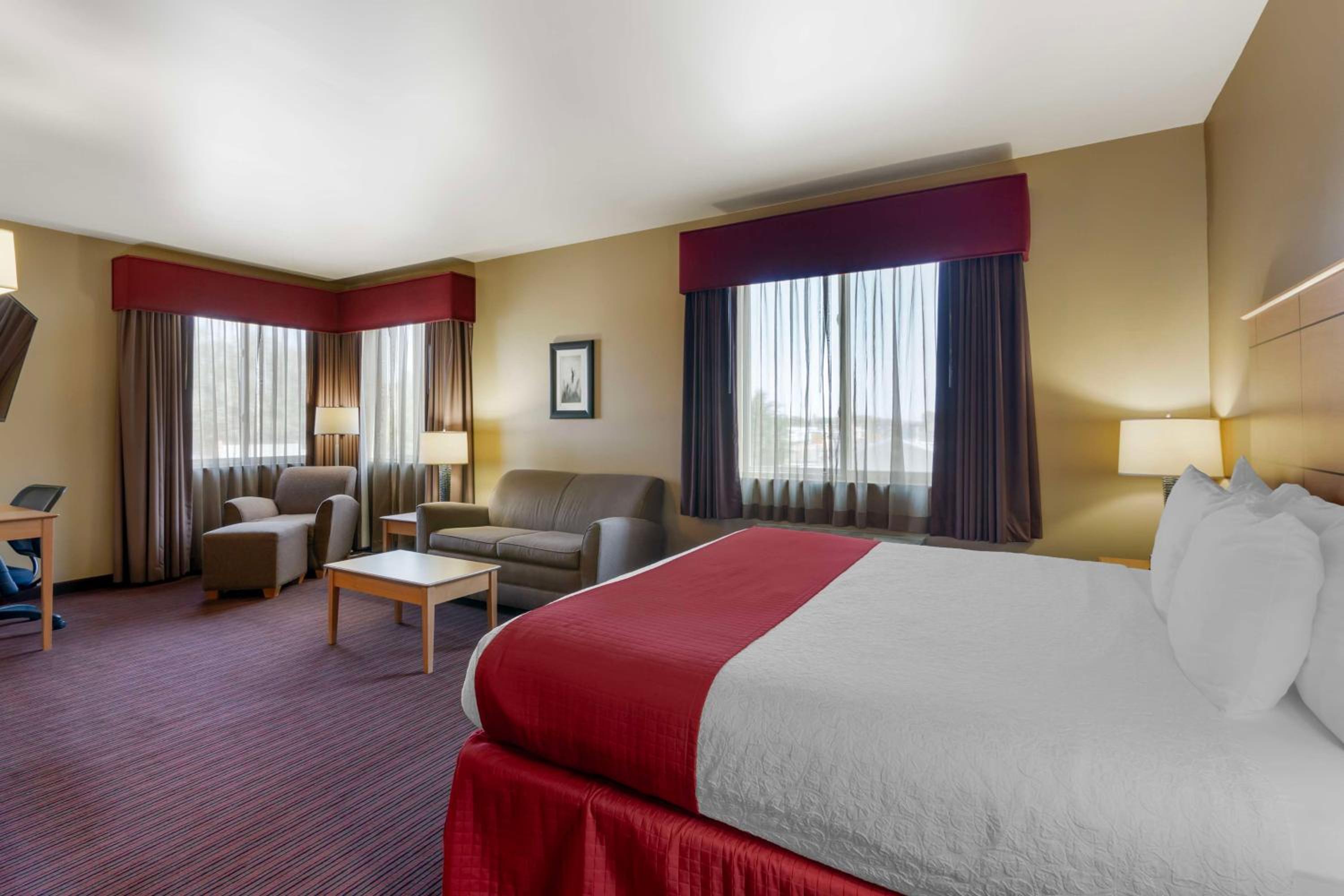 King Suite - Non-Smoking - Photo 4