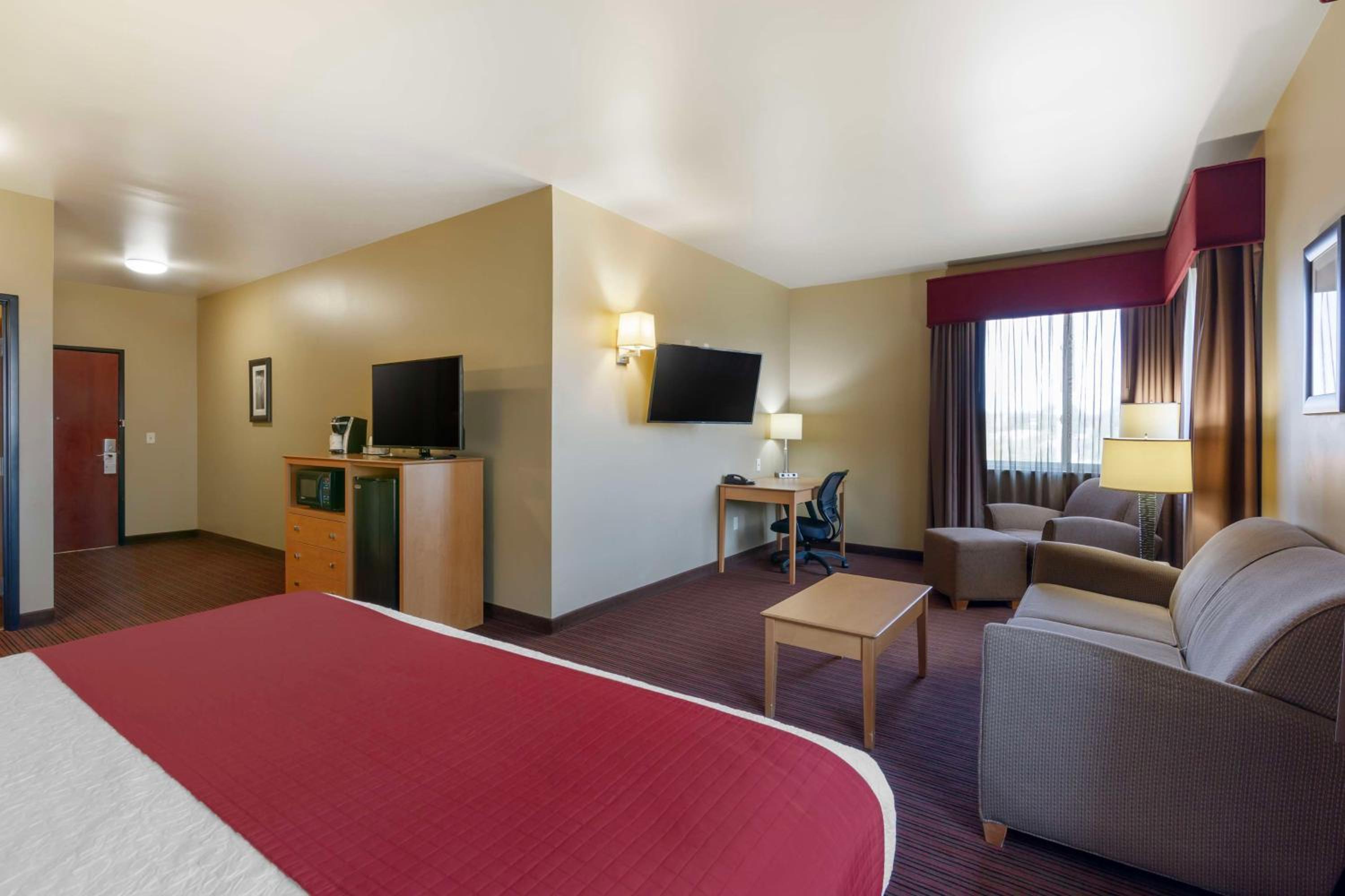 King Suite - Non-Smoking - Photo 3