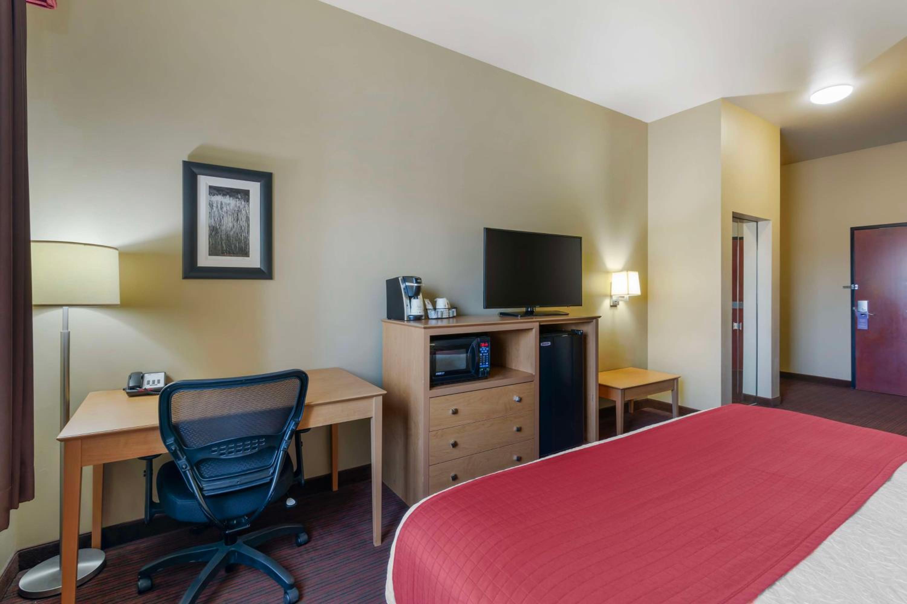 King Room with Roll-in Shower - Disability Access/Non-Smoking - Photo 3