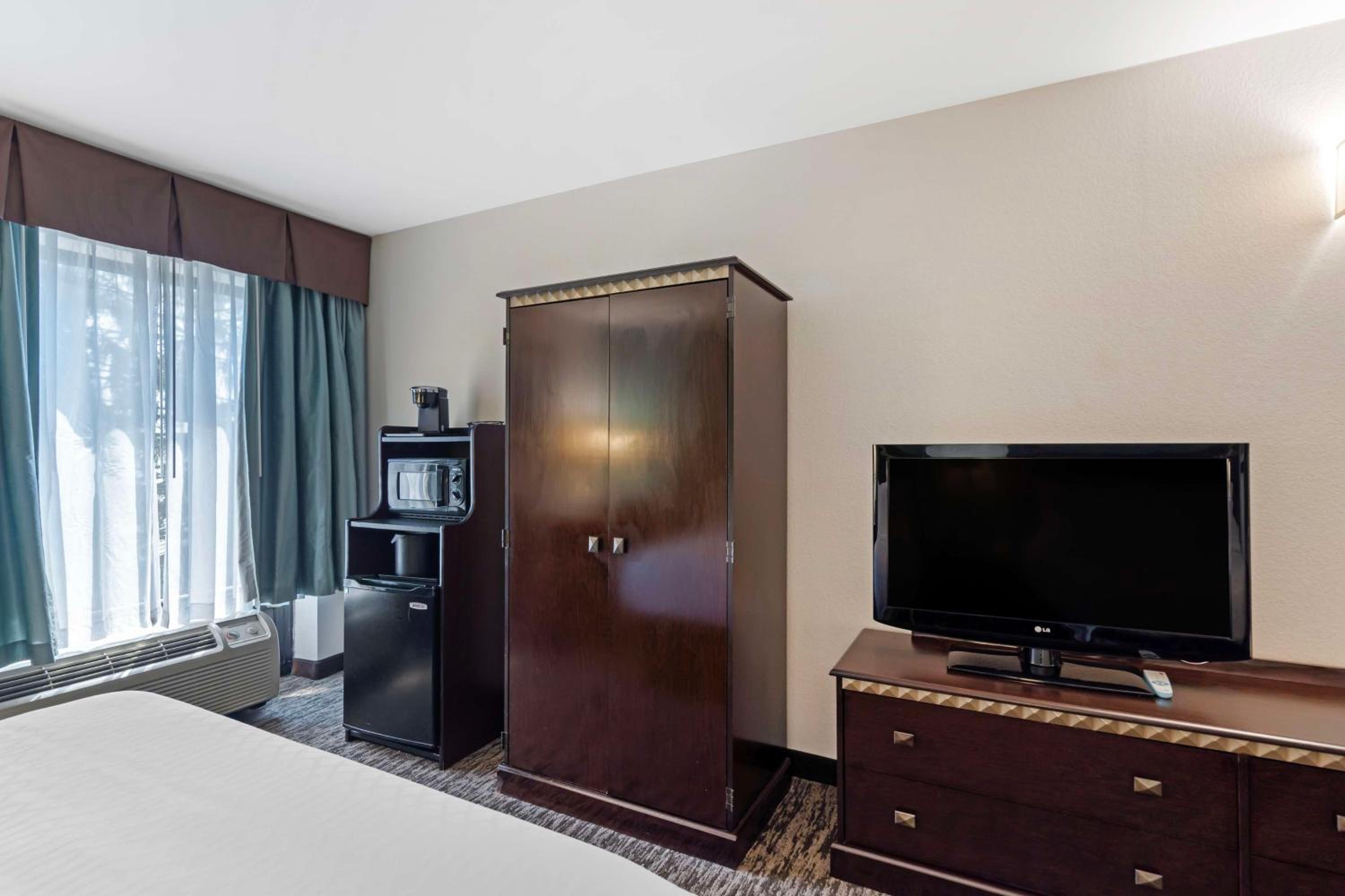 Double Room with Two Double Beds - Non-Smoking - Photo 2