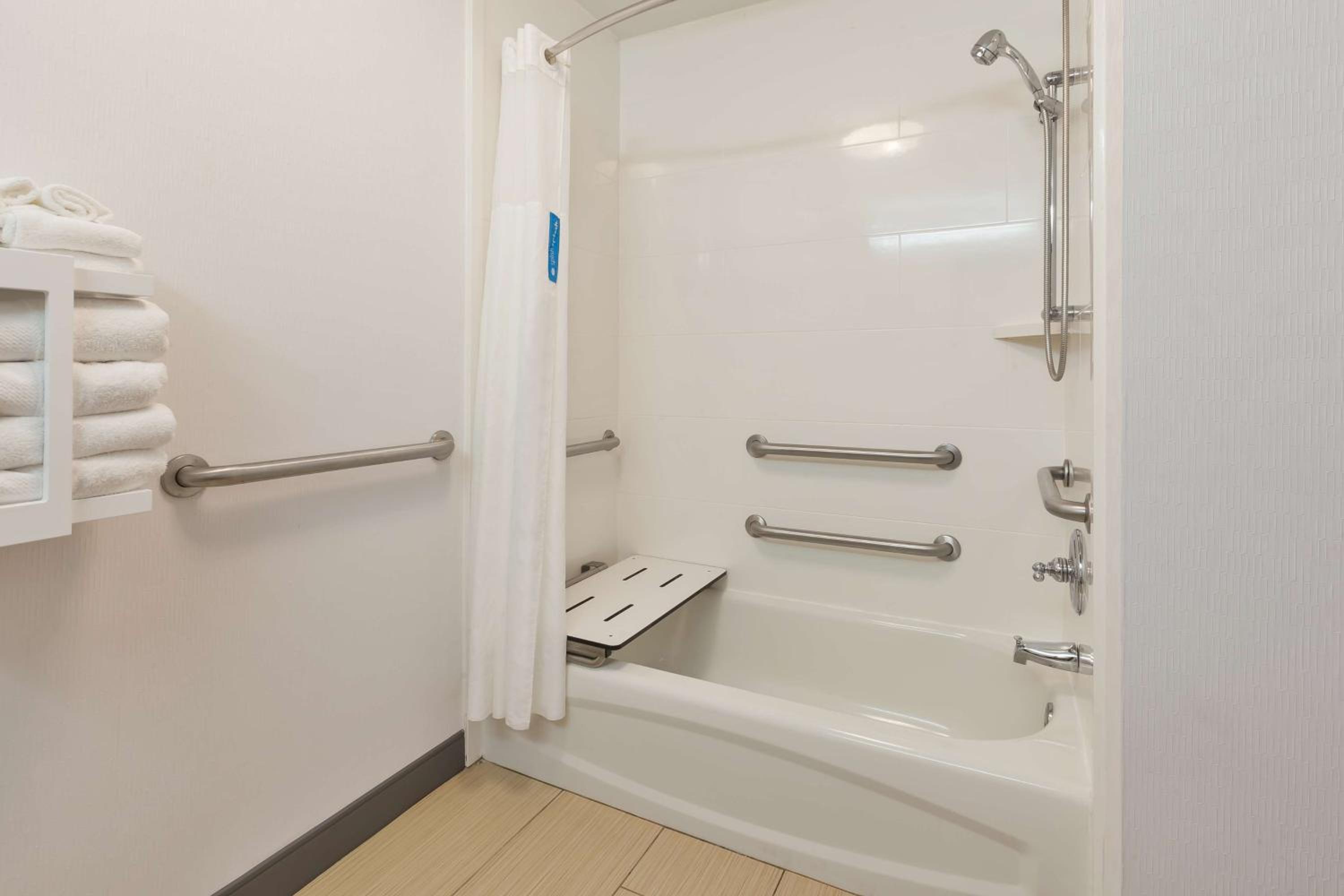 Queen Room with Two Queen Beds - Mobility and Hearing Access/Non-Smoking - Photo 2