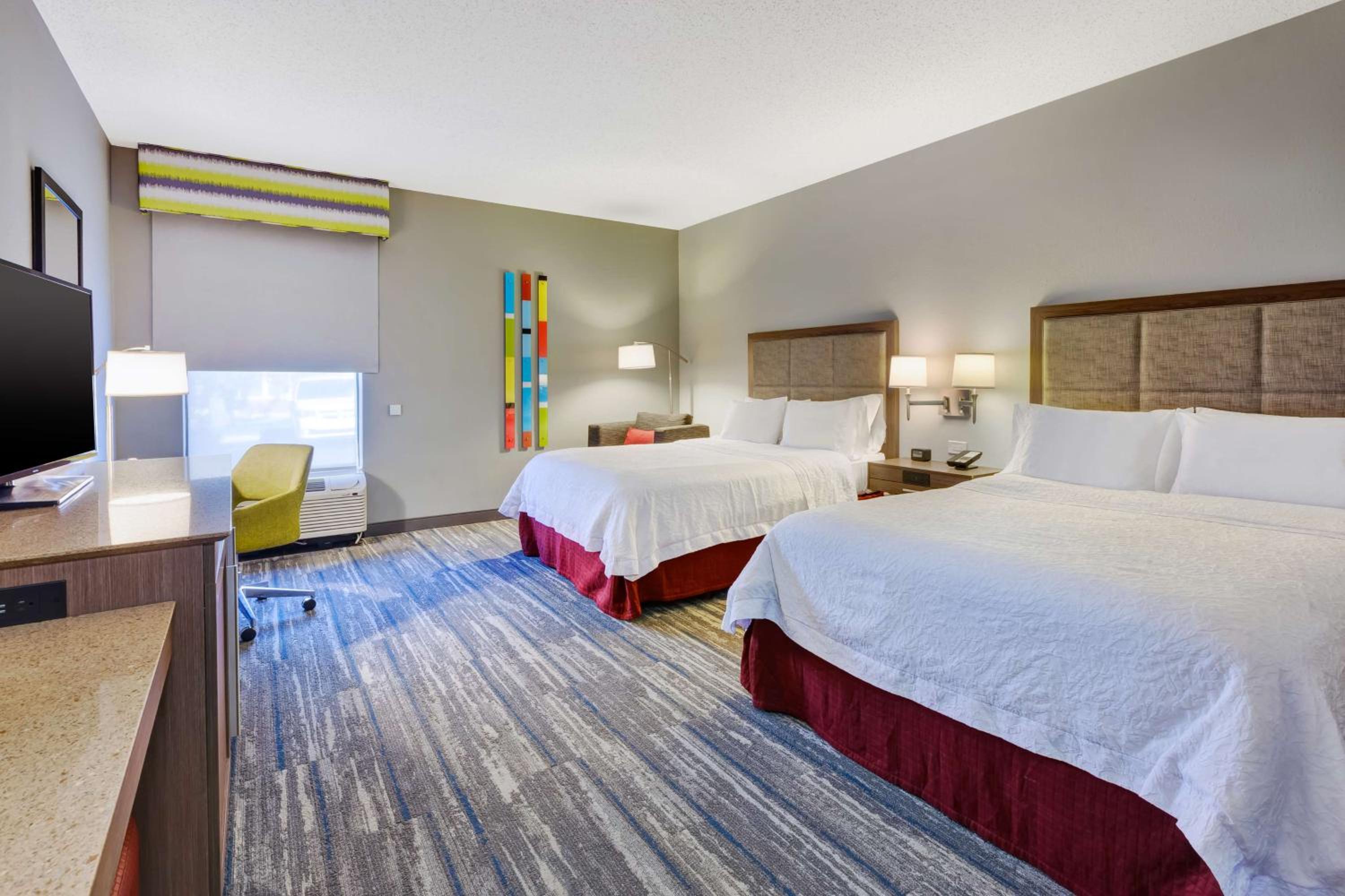 Queen Room with Two Queen Beds - Non-Smoking - Photo 1