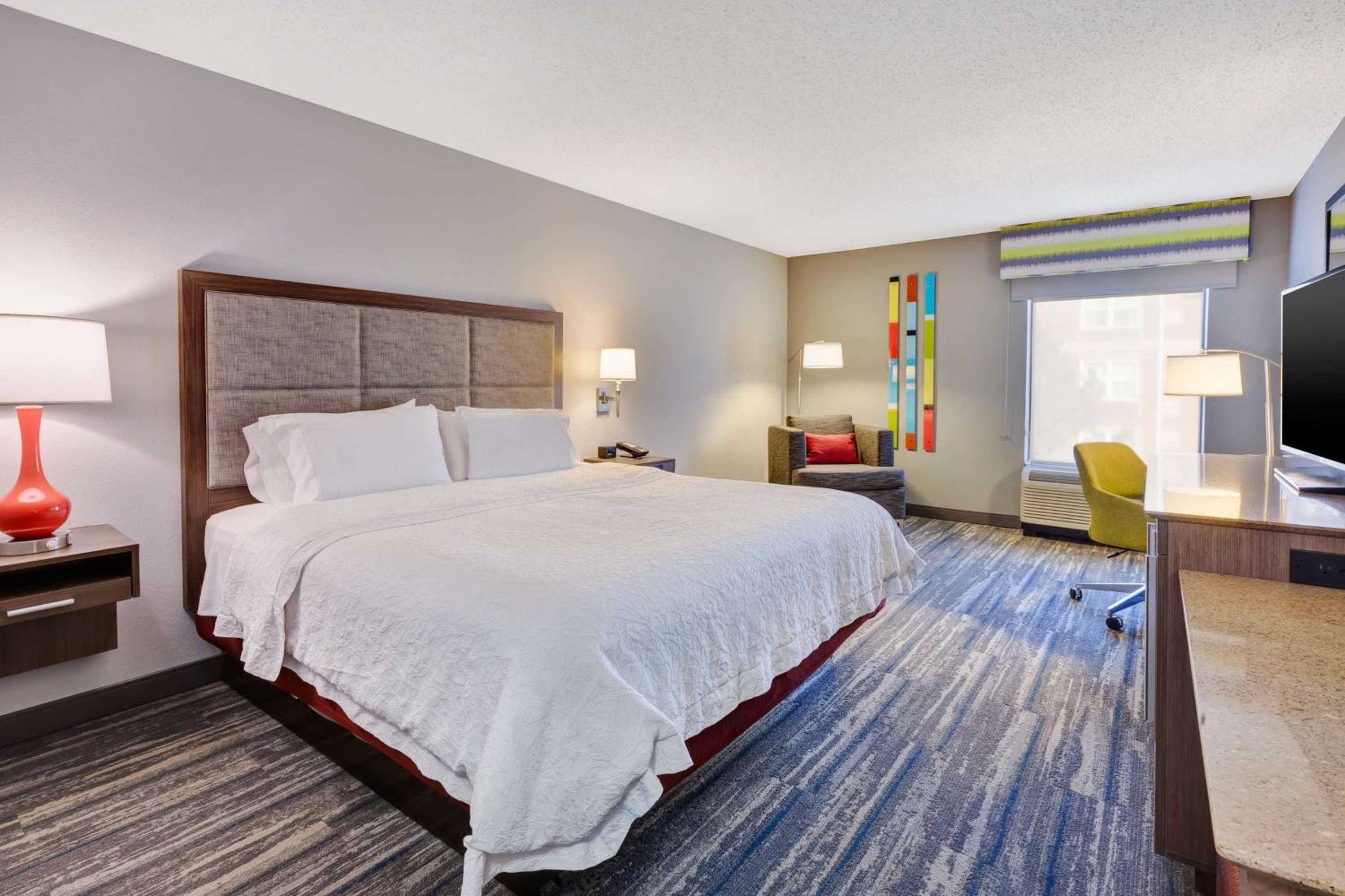 King Room with King Bed - Non-Smoking - Photo 1