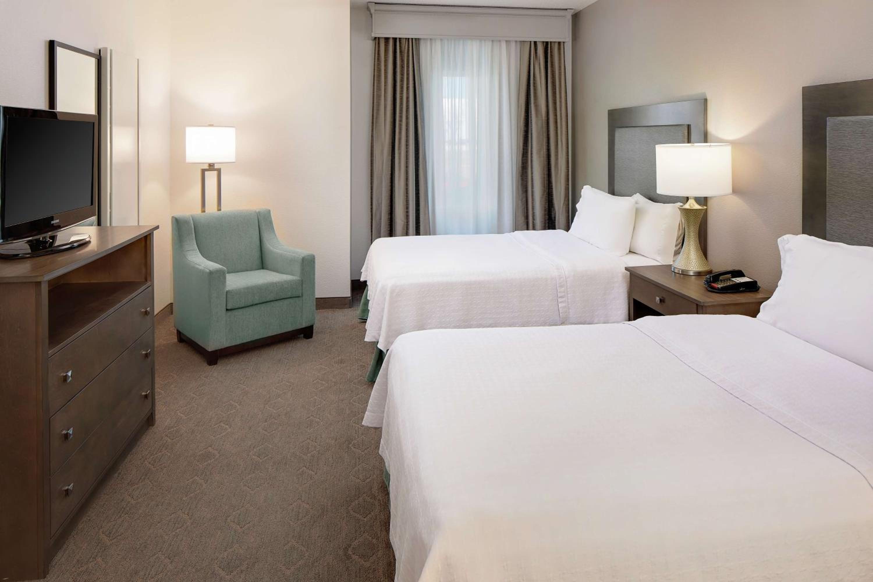 One-Bedroom Suite With Two Double Beds - Non-Smoking photo 2