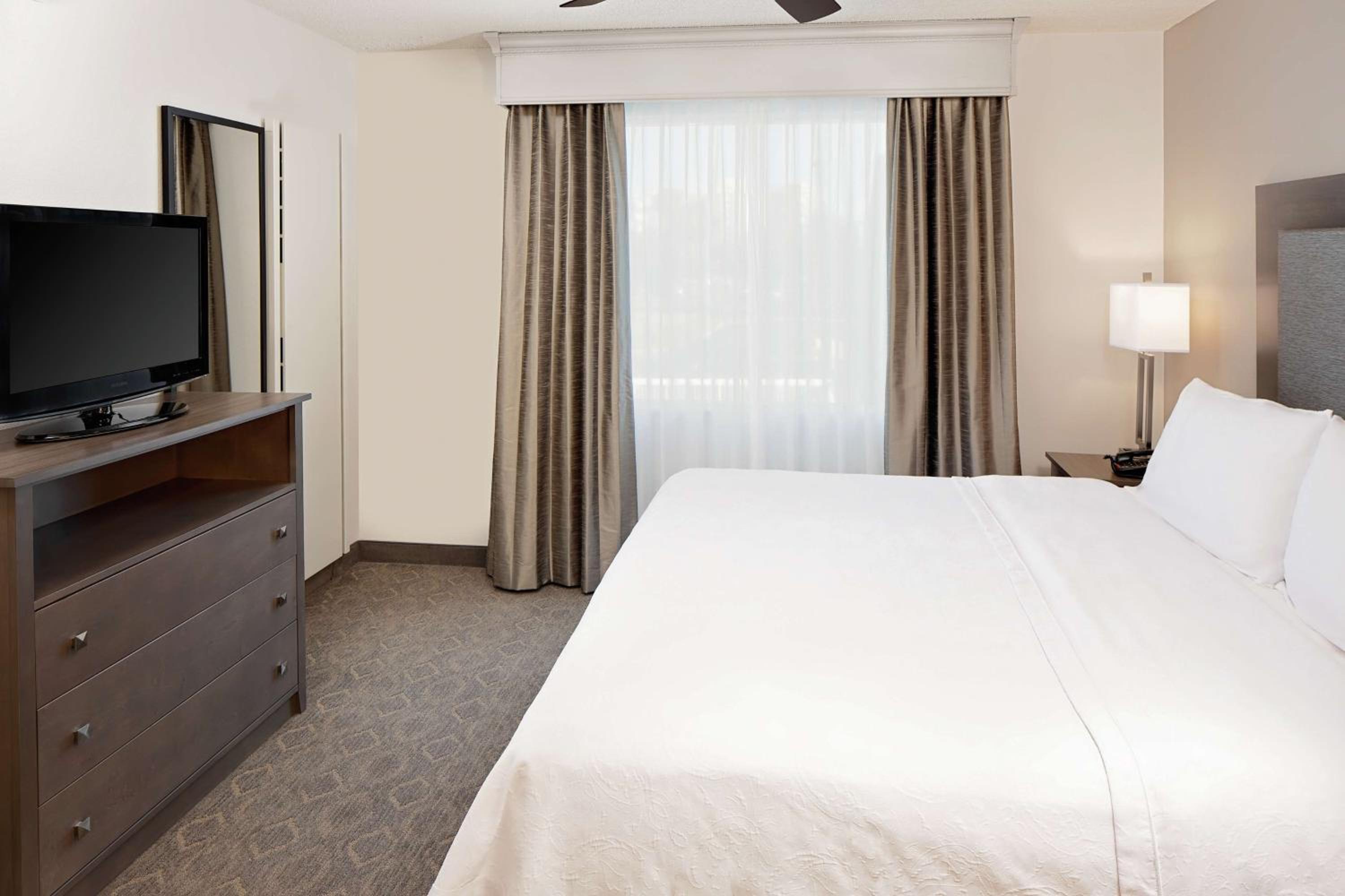 Premium One-Bedroom King Suite - Non-Smoking photo 1