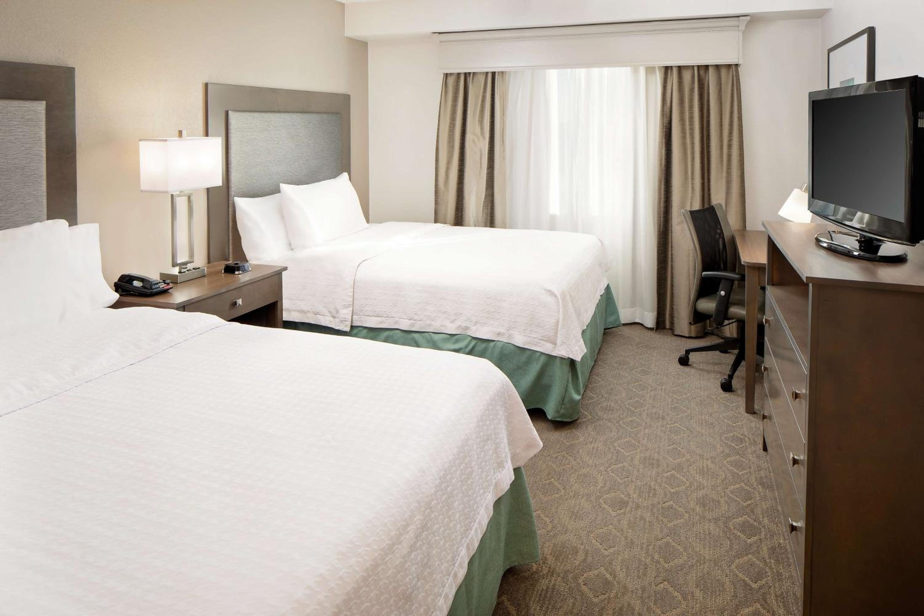Two-Bedroom Suite With One King And Two Double Beds - Non-Smoking photo 2