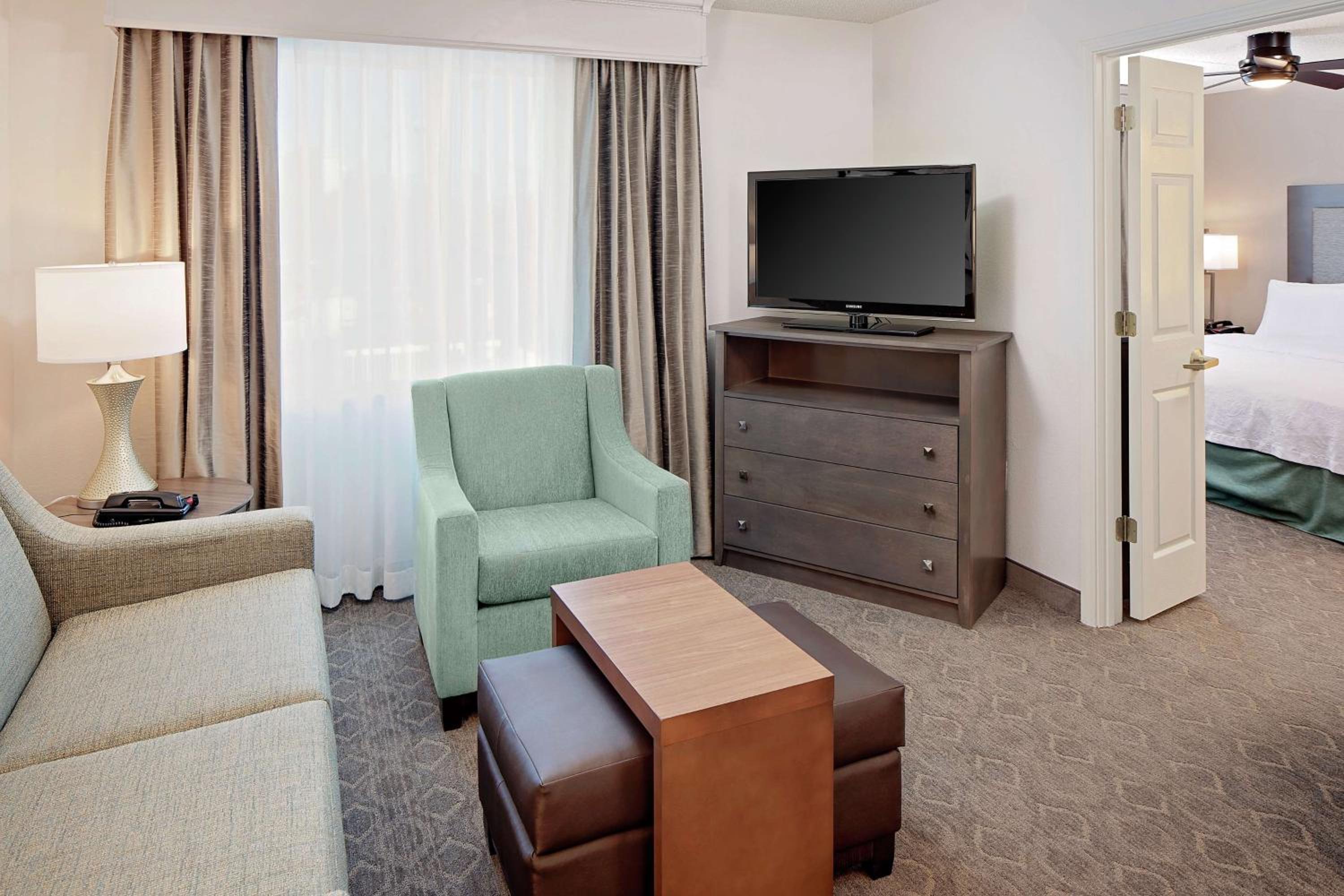 One-Bedroom King Suite - Non-Smoking photo 3