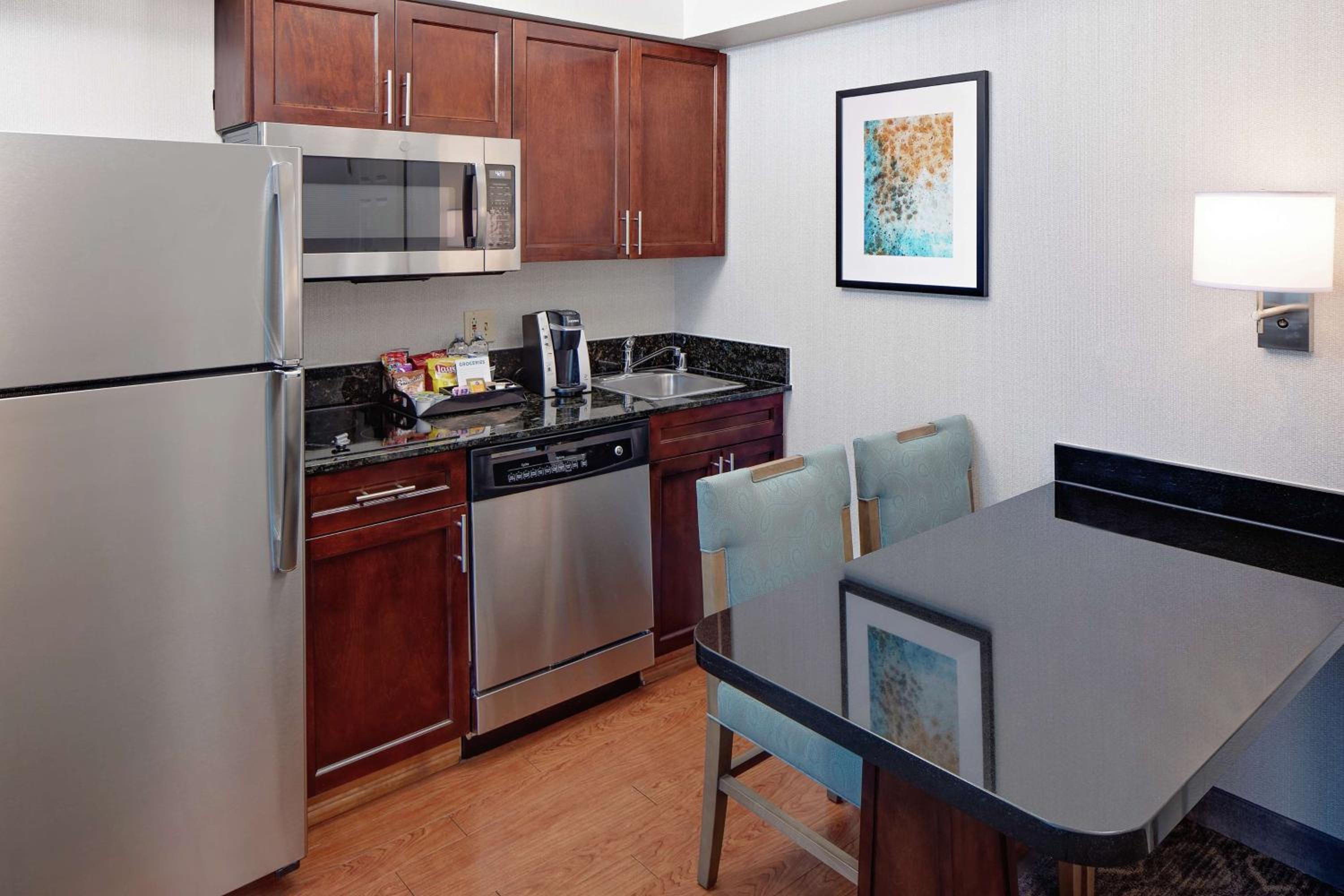 Premium One-Bedroom King Suite - Non-Smoking photo 2