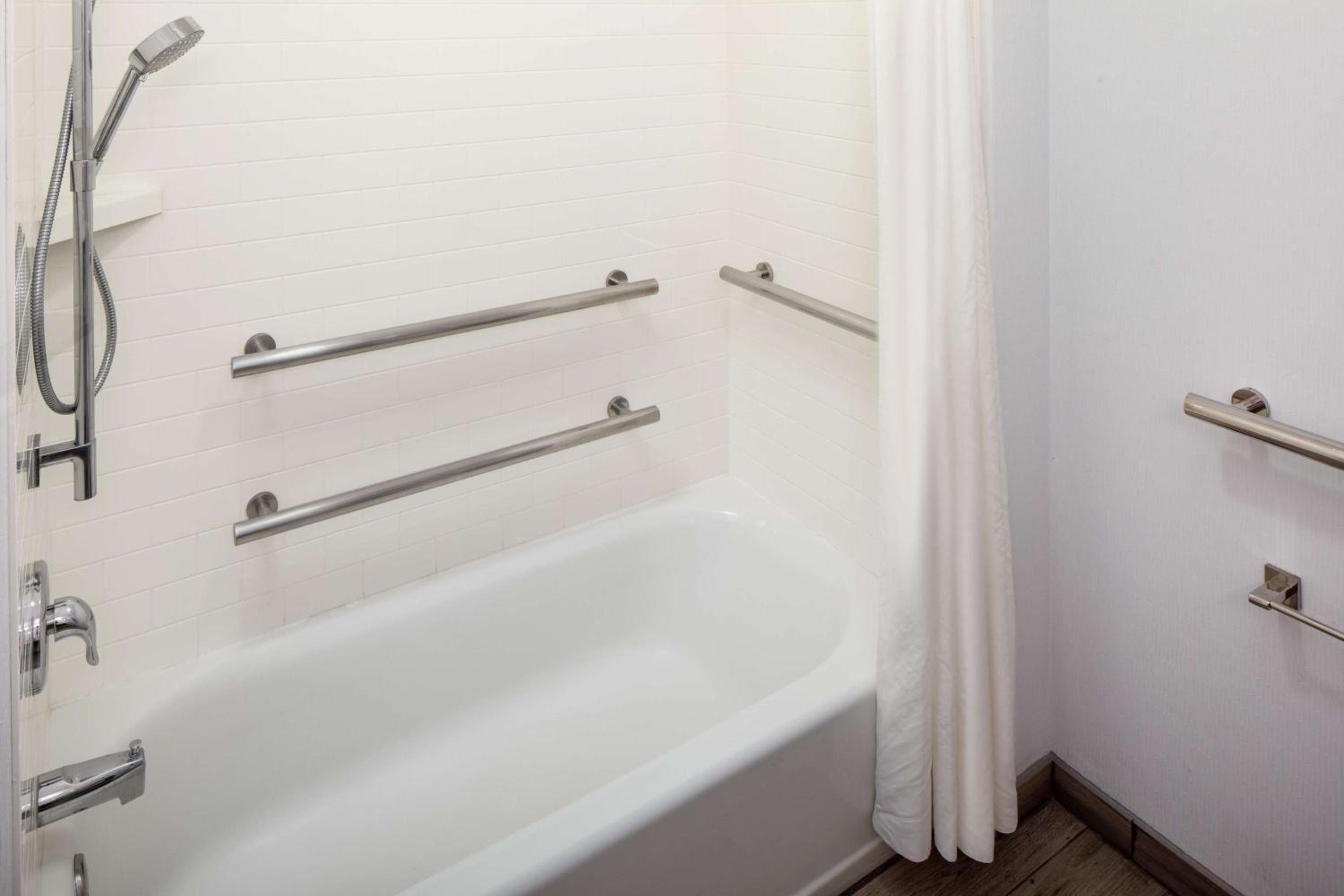 King Room - Hearing Access/Non-Smoking - Photo 3