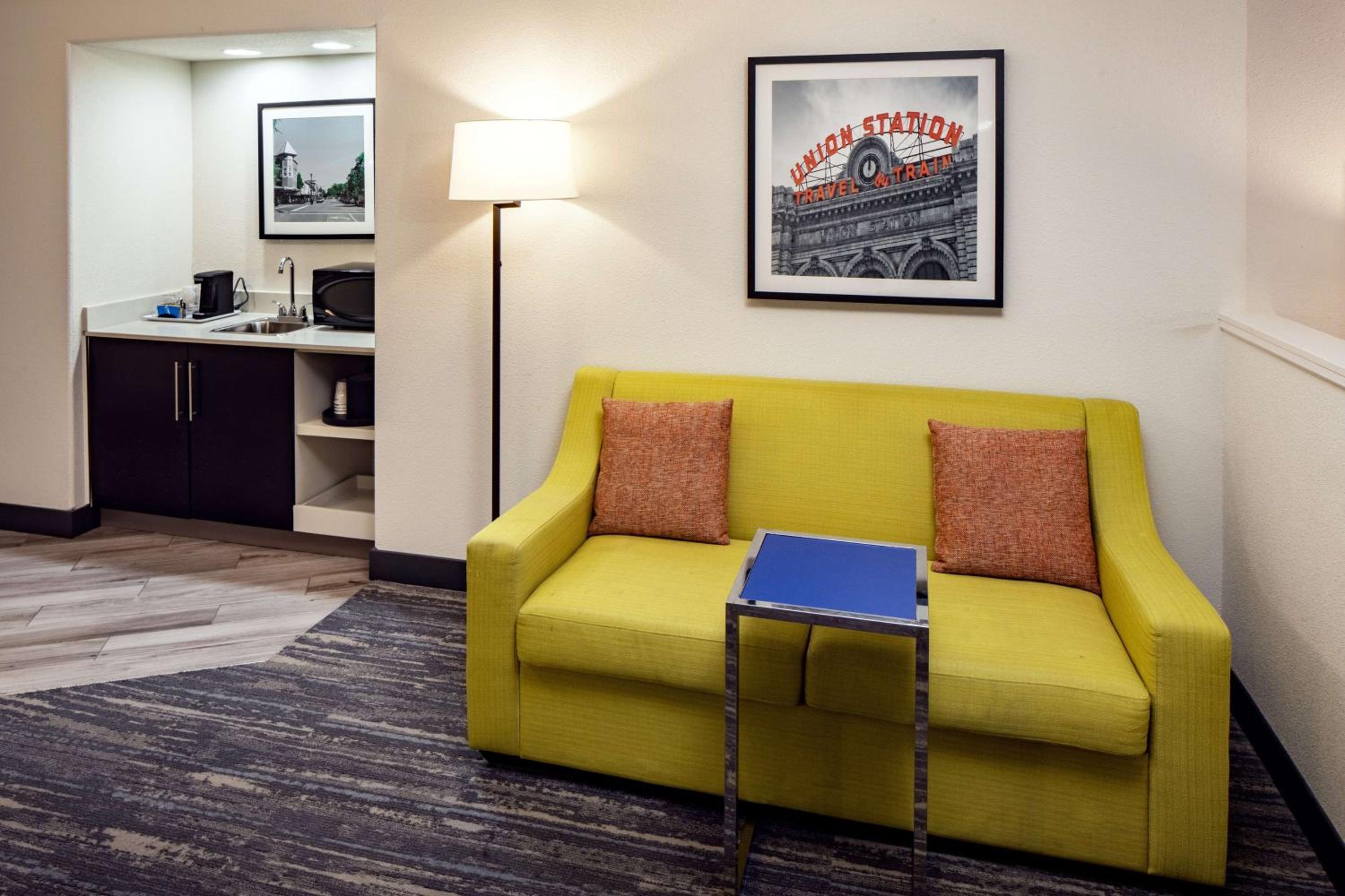 King Studio Suite with Sofa Bed - Non-Smoking - Photo 2