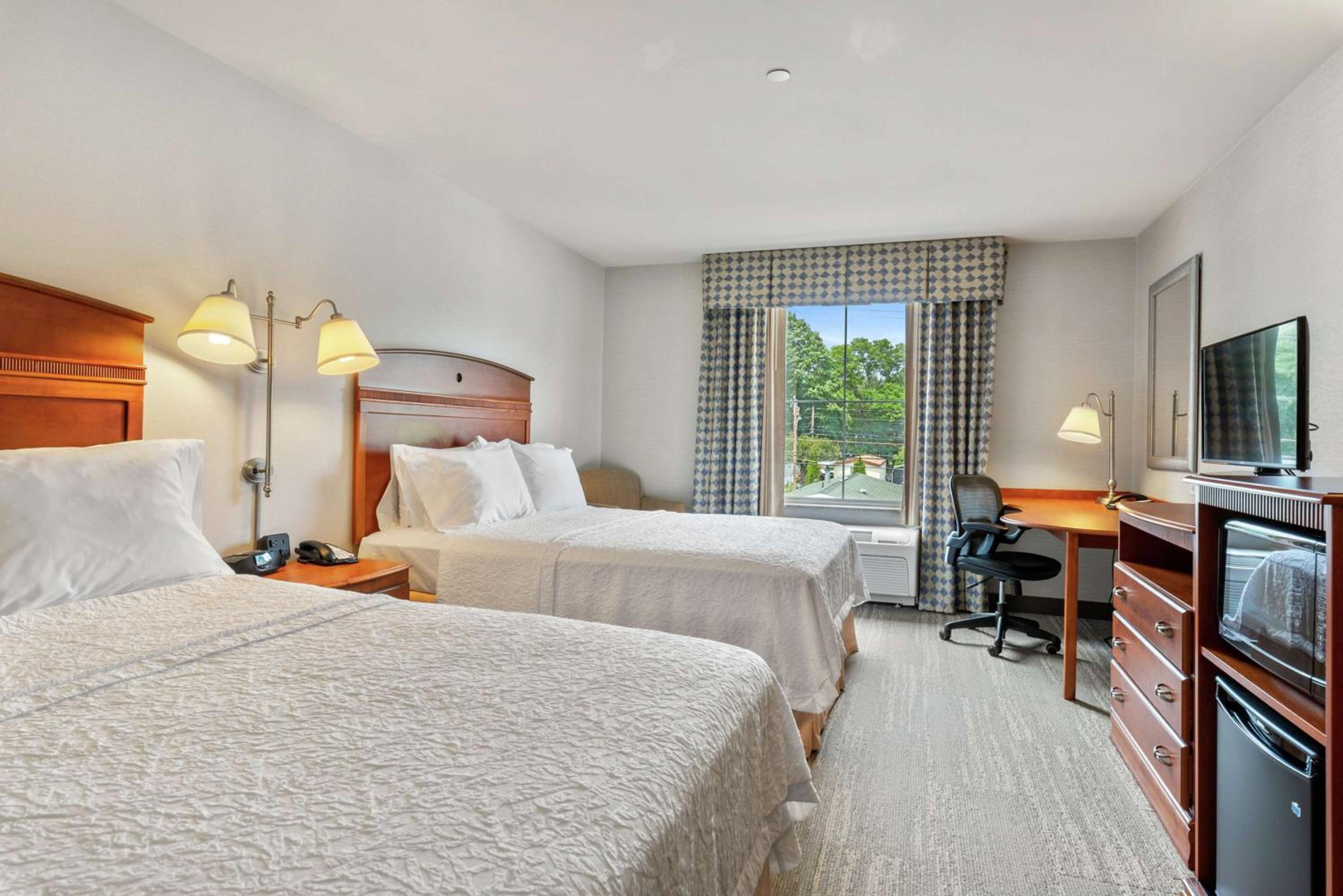 Room with Two Queen Beds - Non-Smoking - Photo 1
