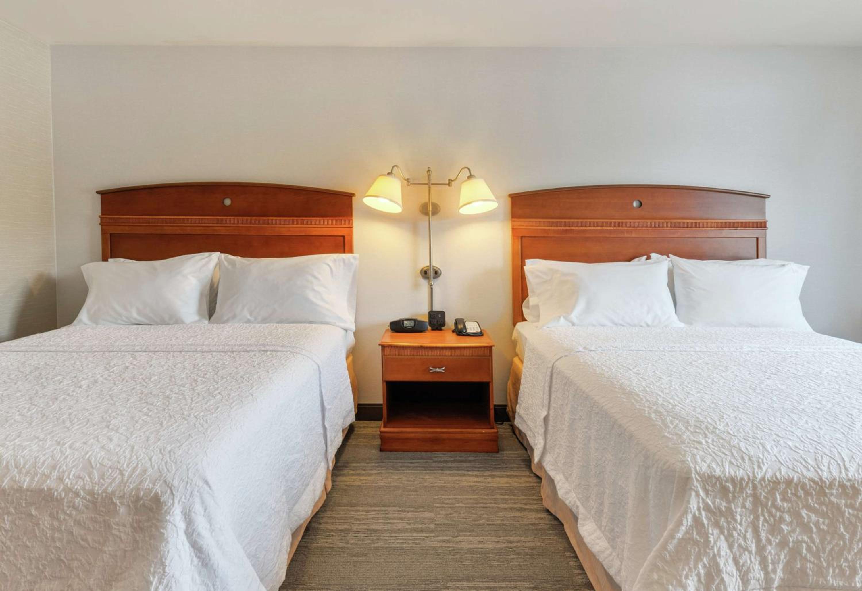 Room with Two Queen Beds - Non-Smoking - Photo 3