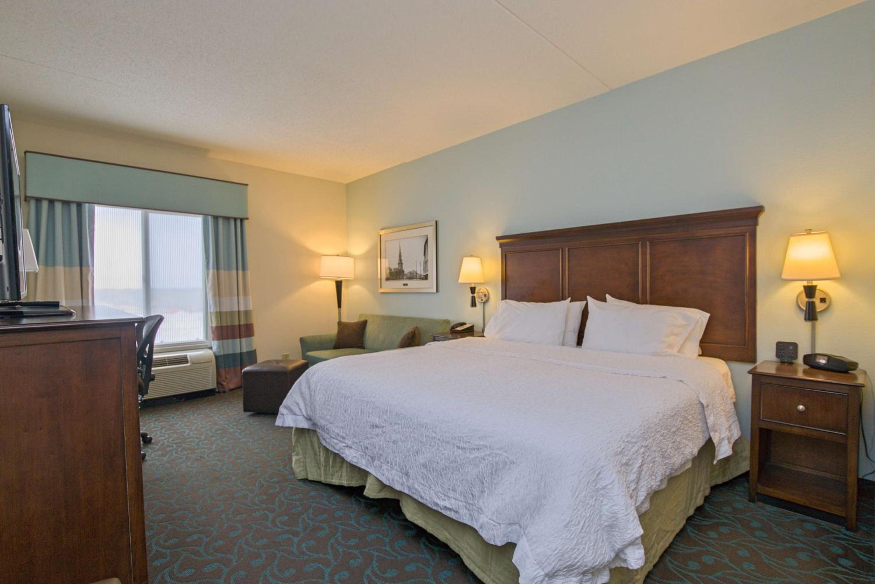 King Room with King Bed - Non-Smoking