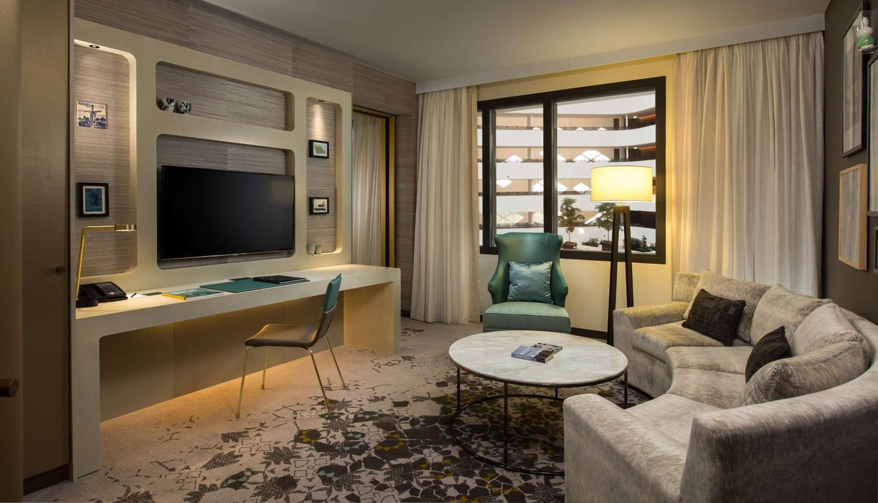 One-Bedroom King Suite - Lounge Access - Photo 3