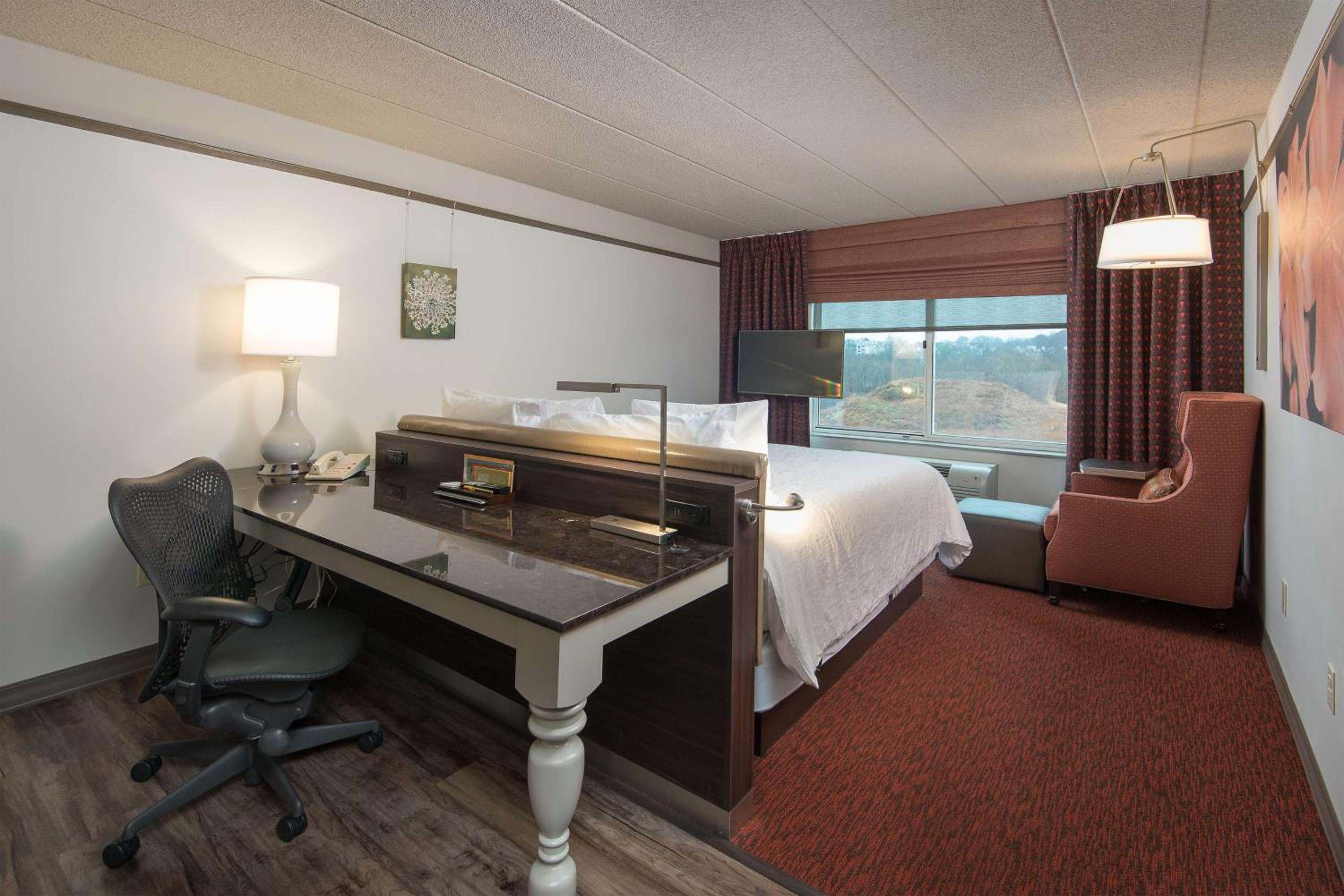 Premium King Room - Photo 3
