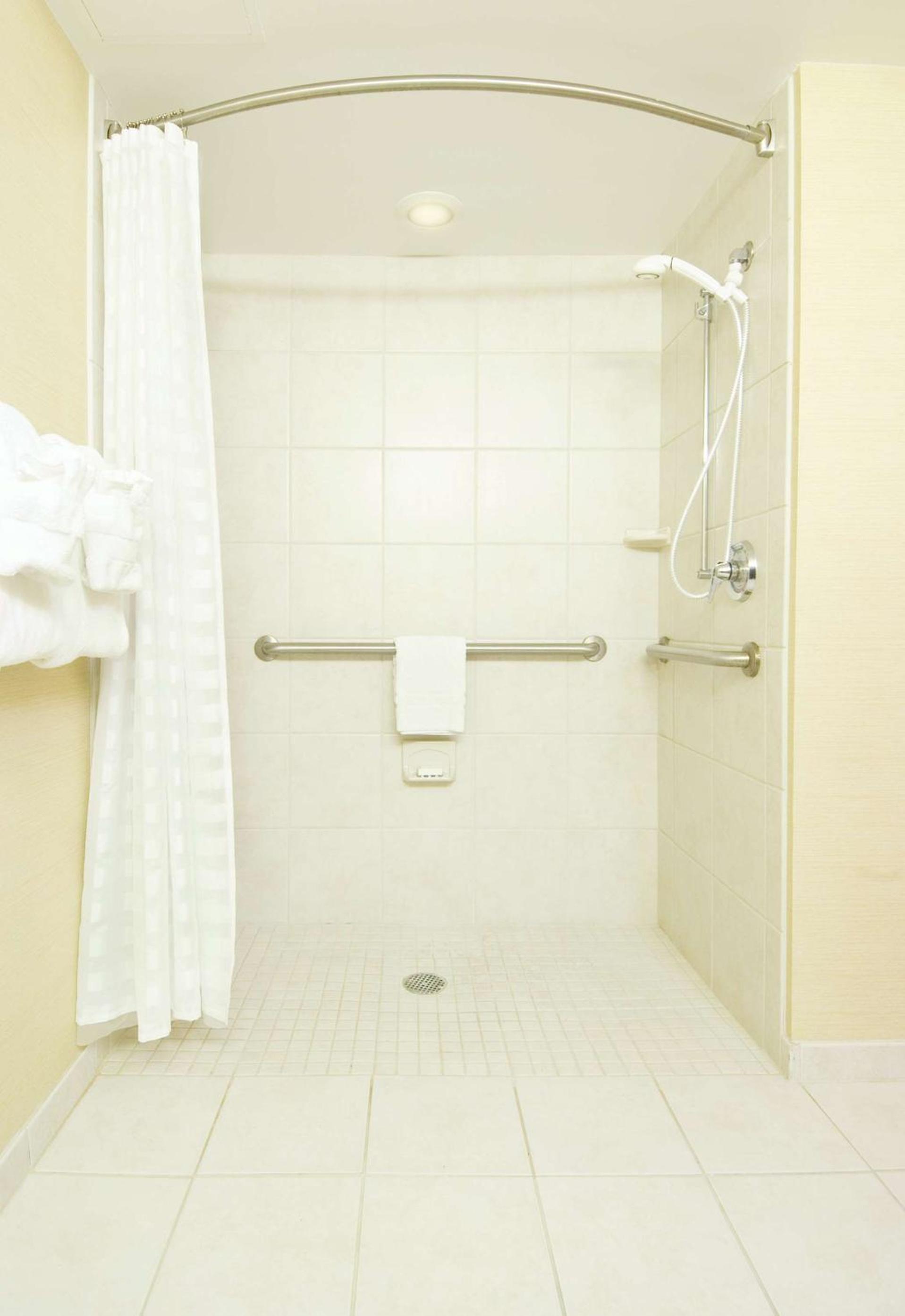 One-Bedroom King Suite - Disability Access - Photo 9