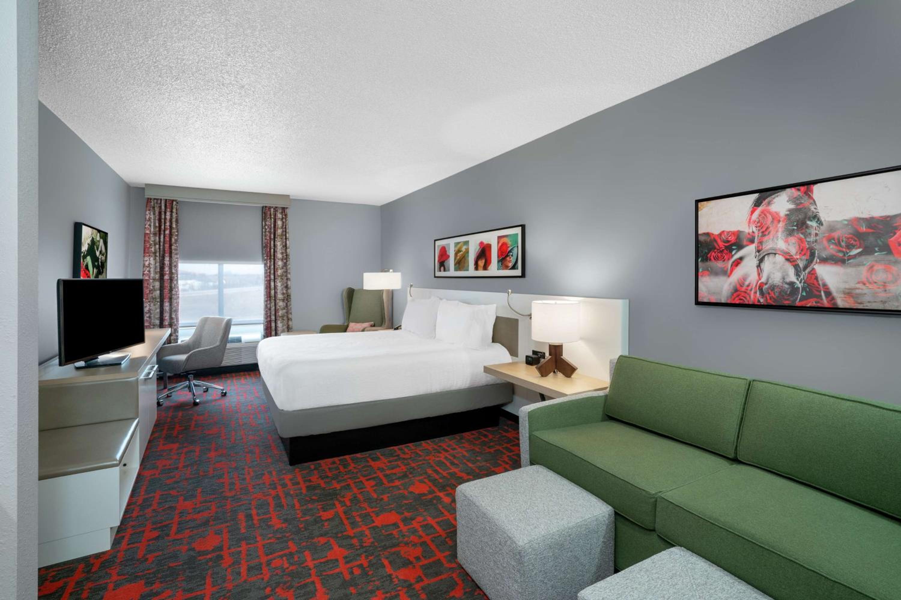 King Room with Sofa Bed - Non-Smoking - Photo 2