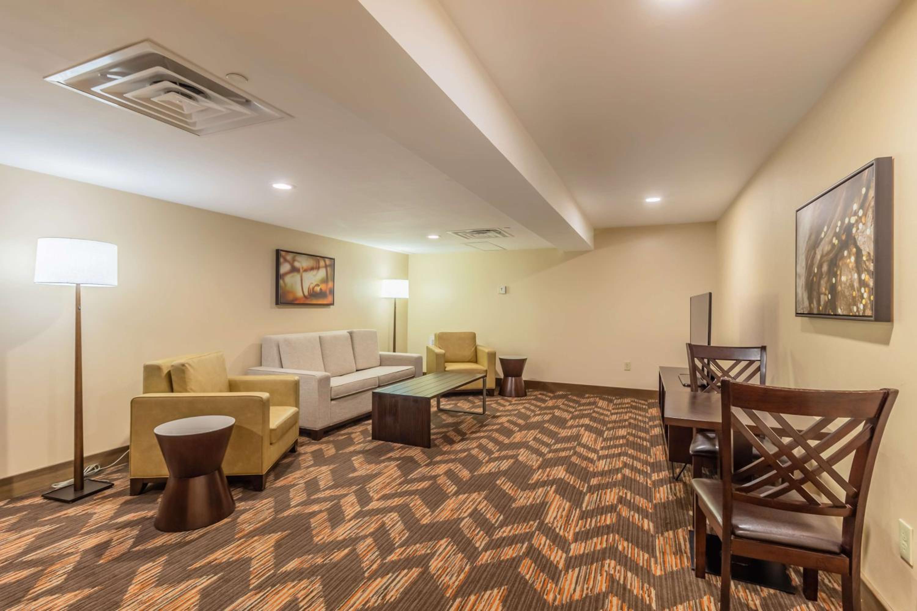 Two-Room King Suite photo 1