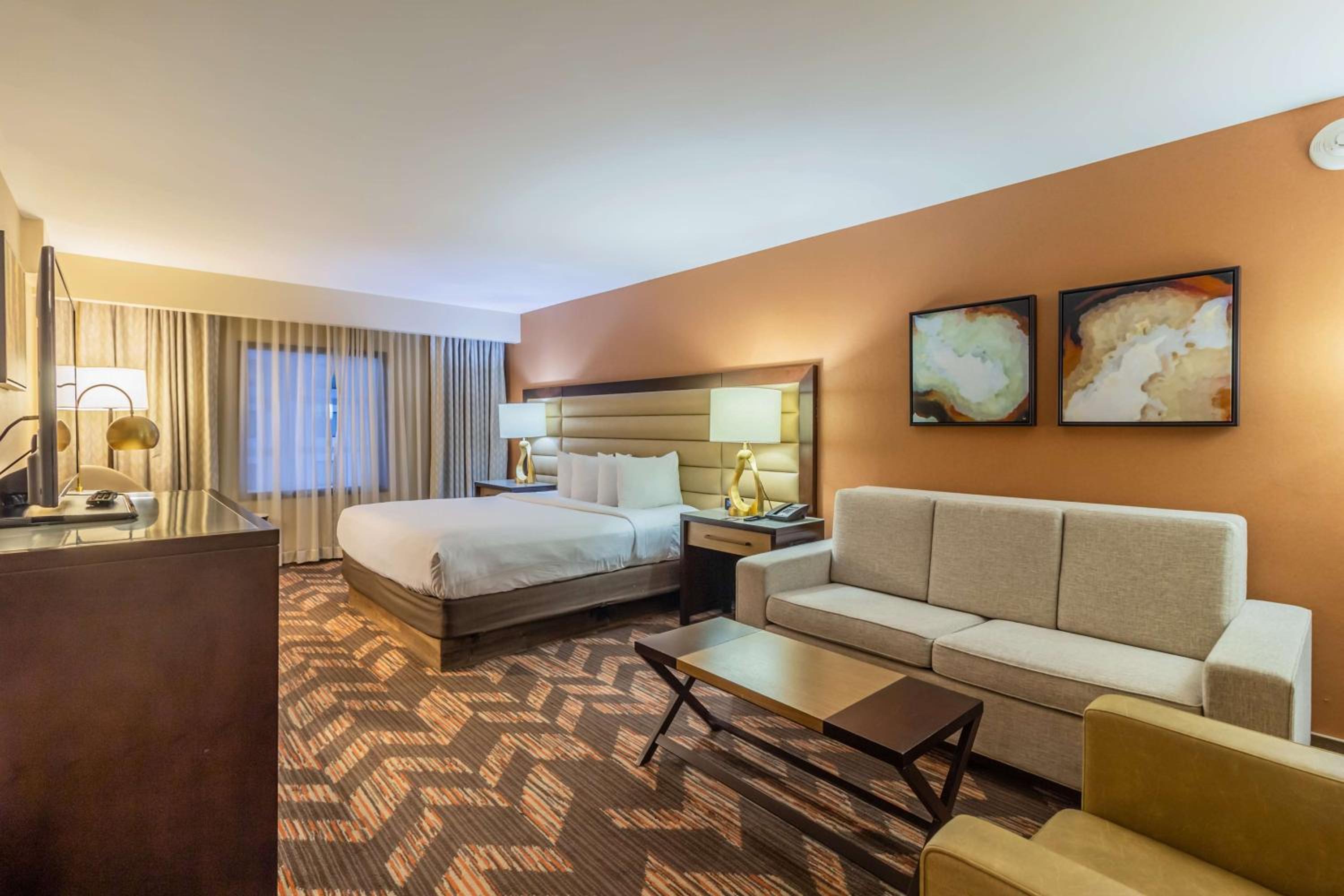 Two-Room King Suite photo 3