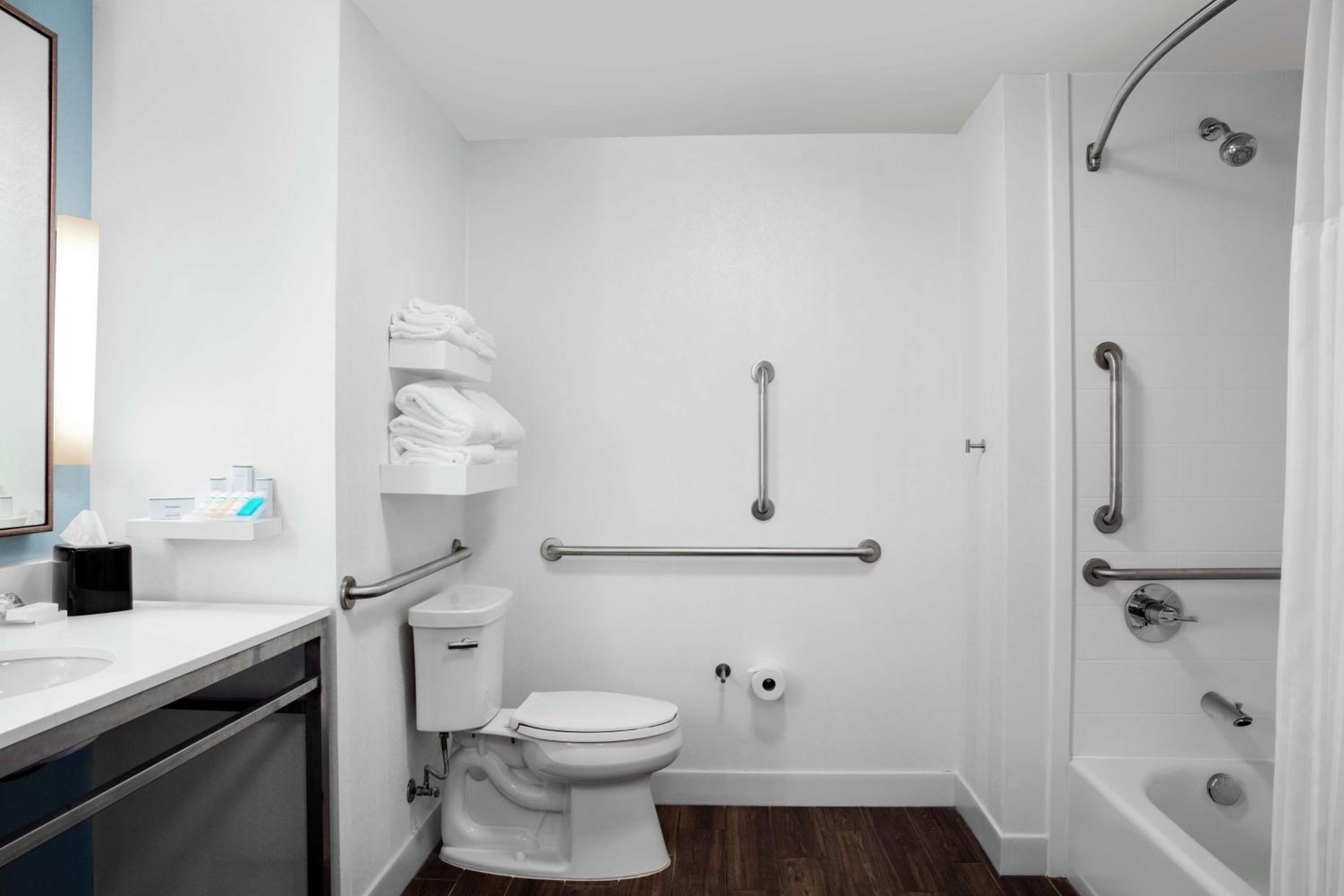 King Room with Accessible Tub
