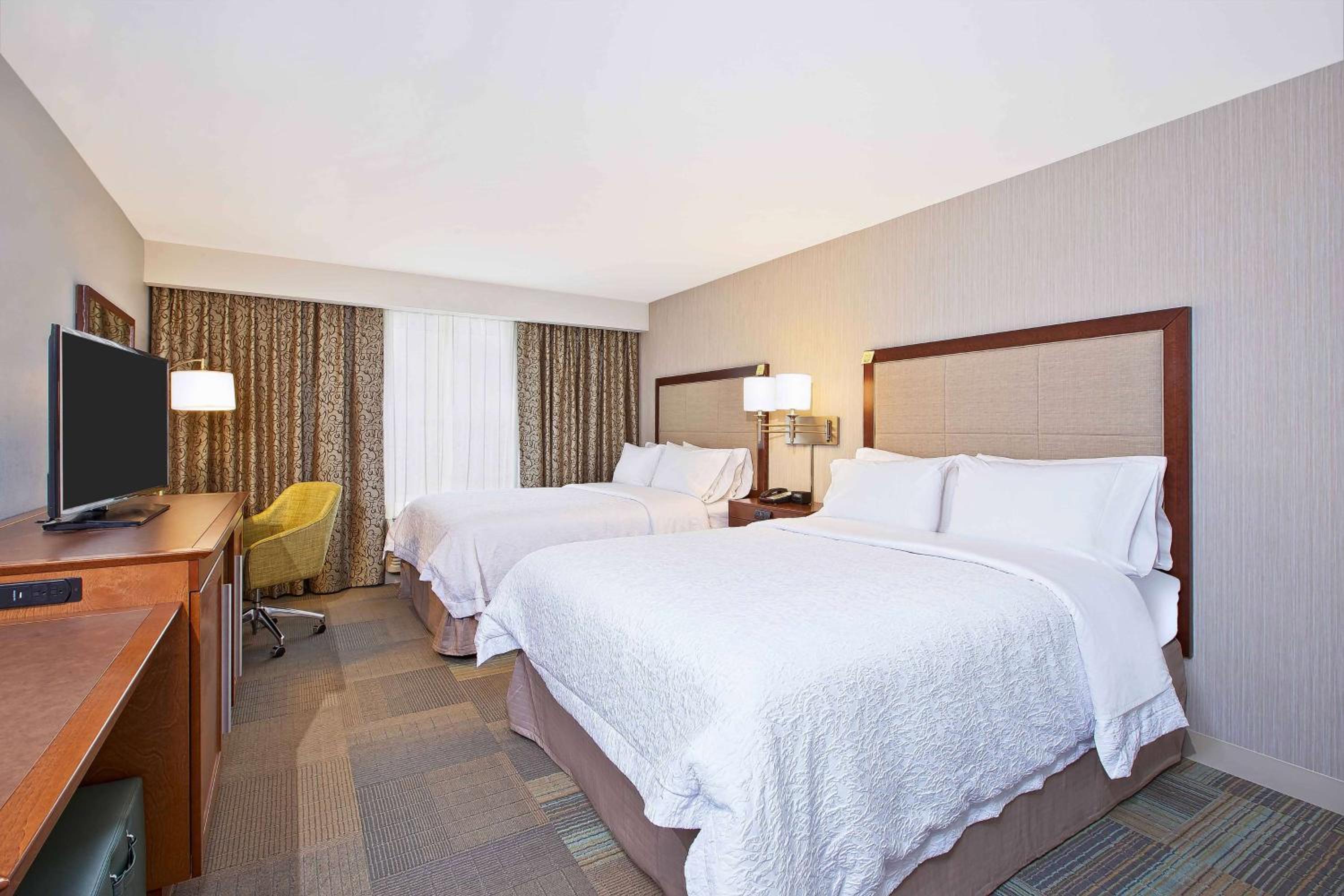 Queen Room with Two Queen Beds (4 Adults) photo 1
