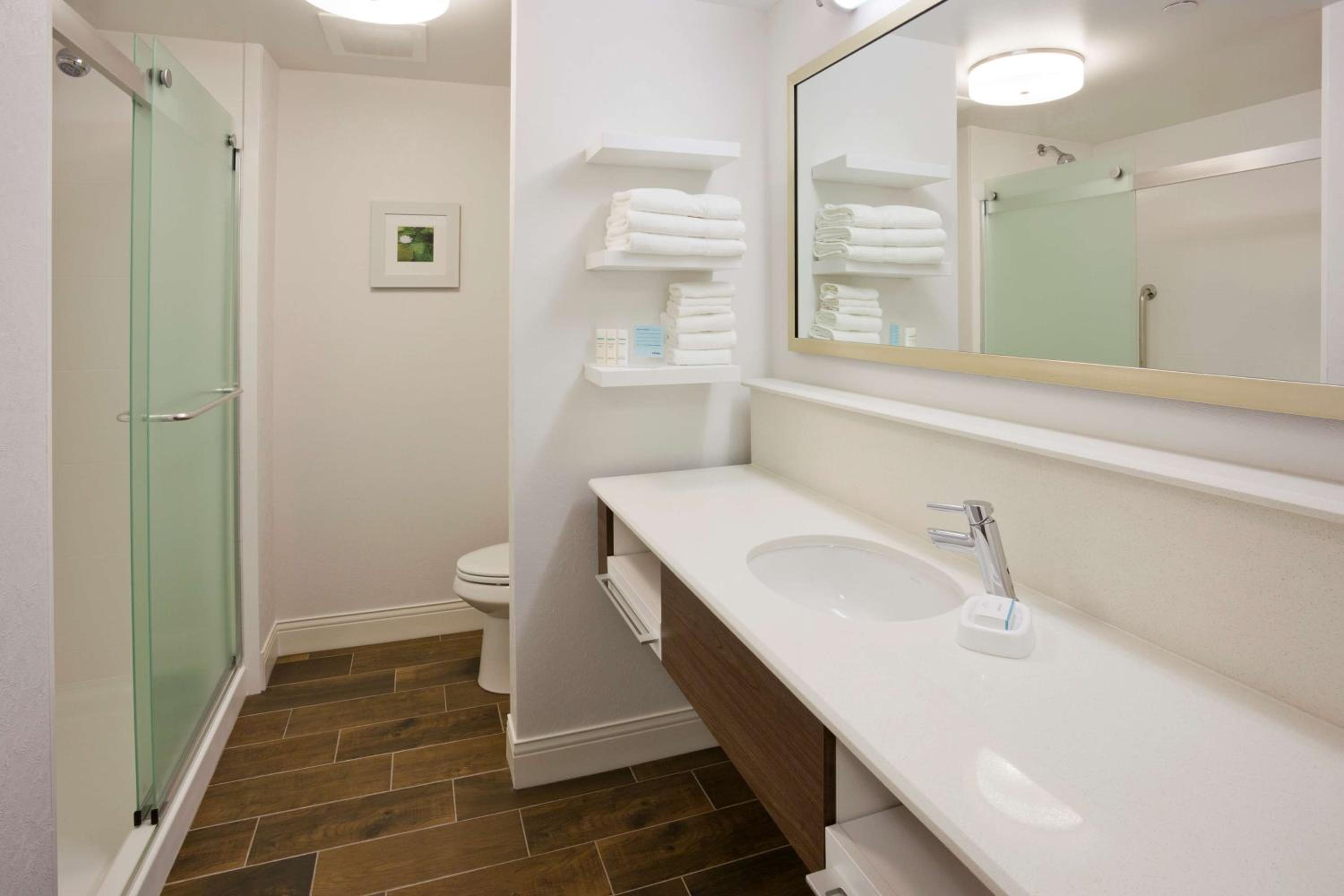 King Room - Hearing Access/Non-Smoking photo 3