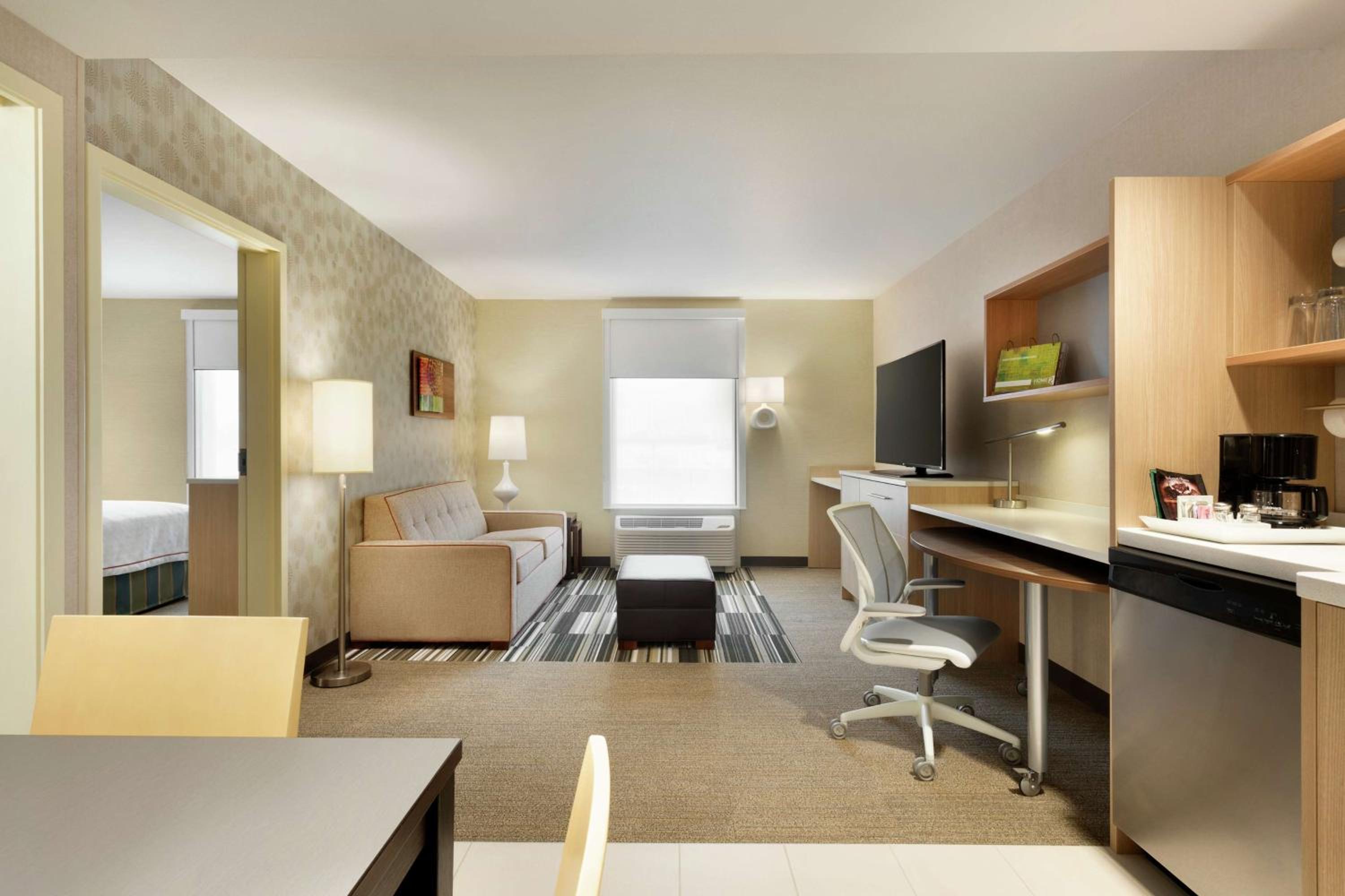 One-Bedroom King Suite - Non-Smoking photo 3