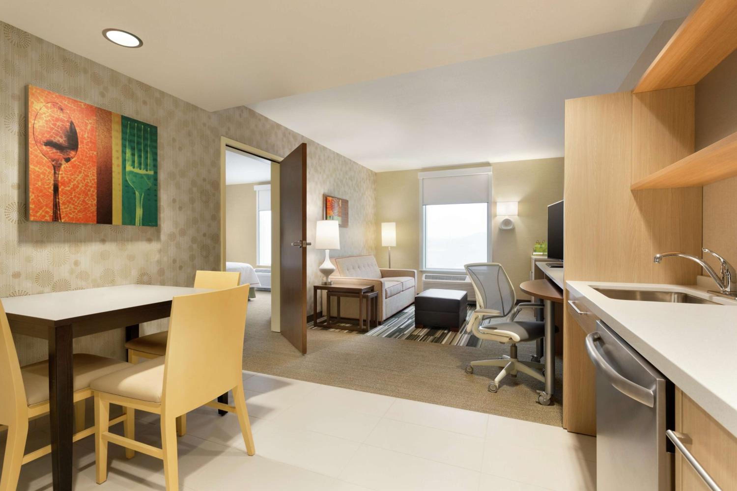 One-Bedroom King Suite - Non-Smoking photo 1
