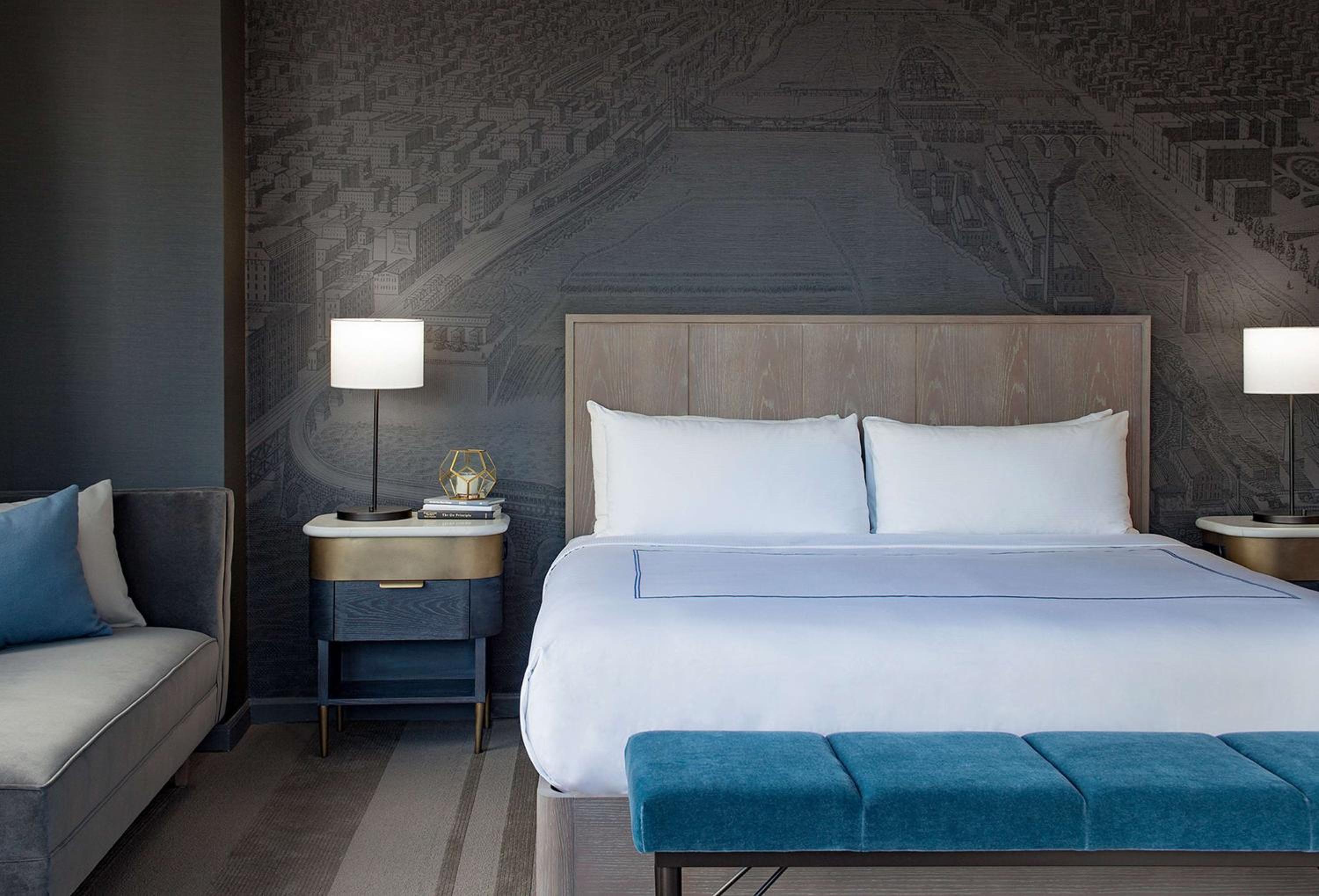 Deluxe King Room - Hearing Access - Photo 1