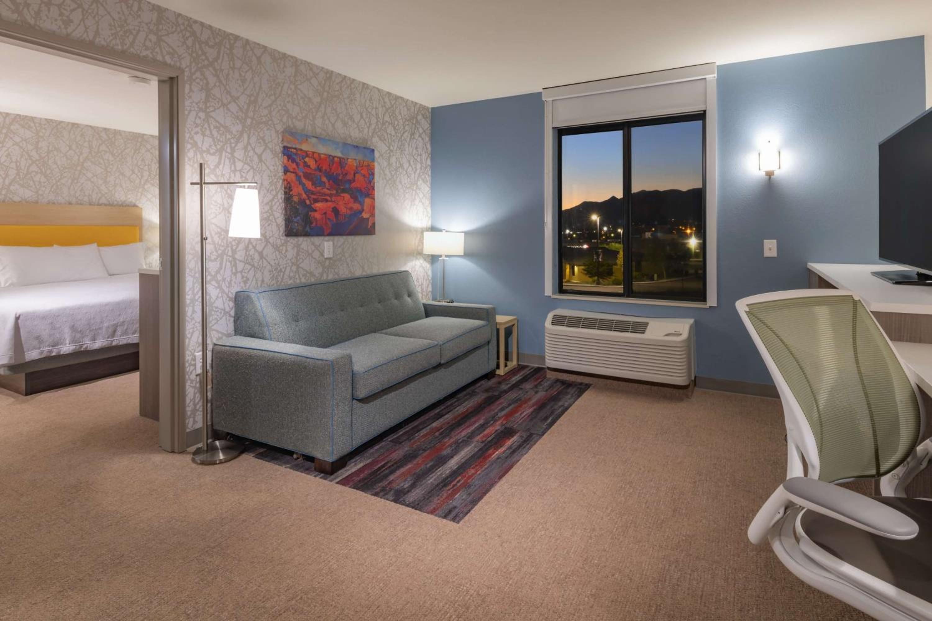One-Bedroom King Suite with Mountain View - Non-Smoking