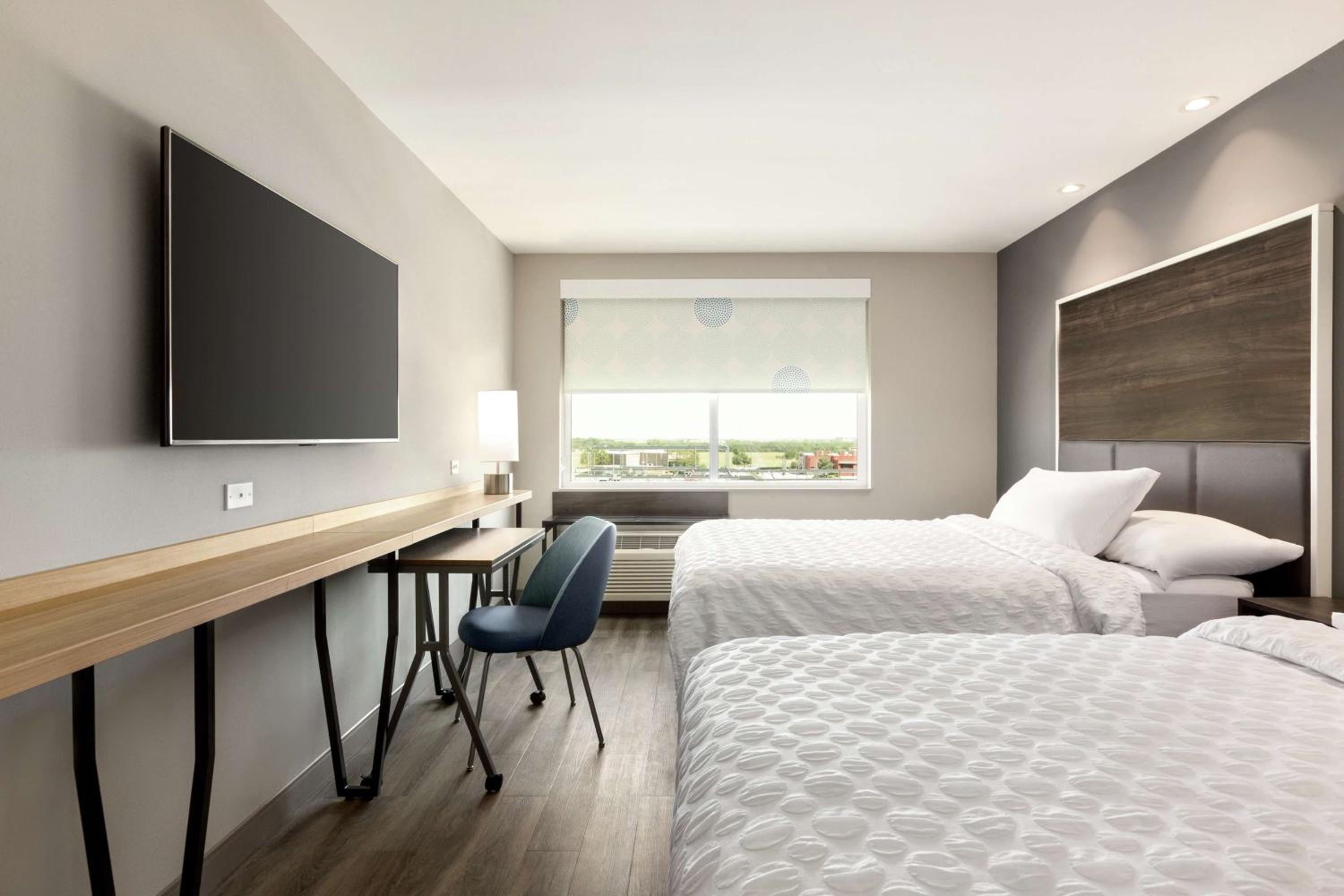 Queen Room with Two Queen Beds photo 1
