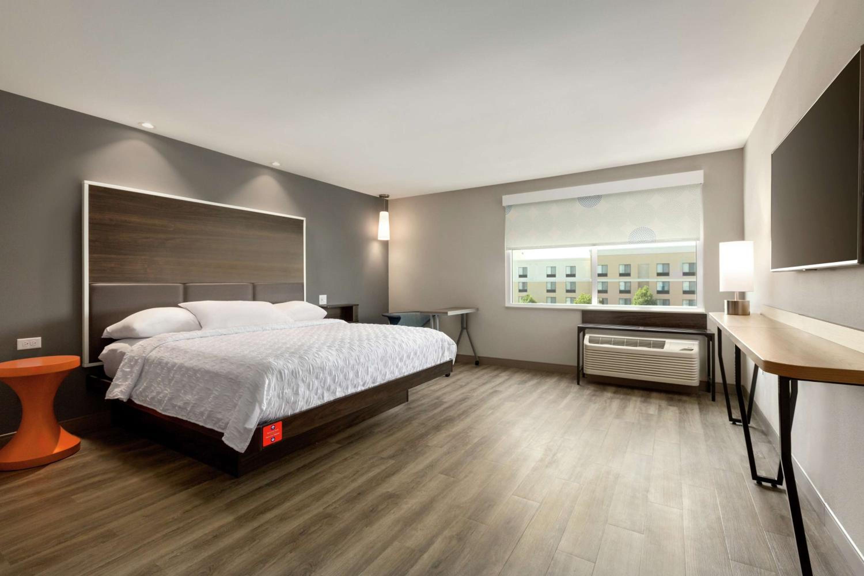 King Room with Accessible Tub - Mobility Access photo 1