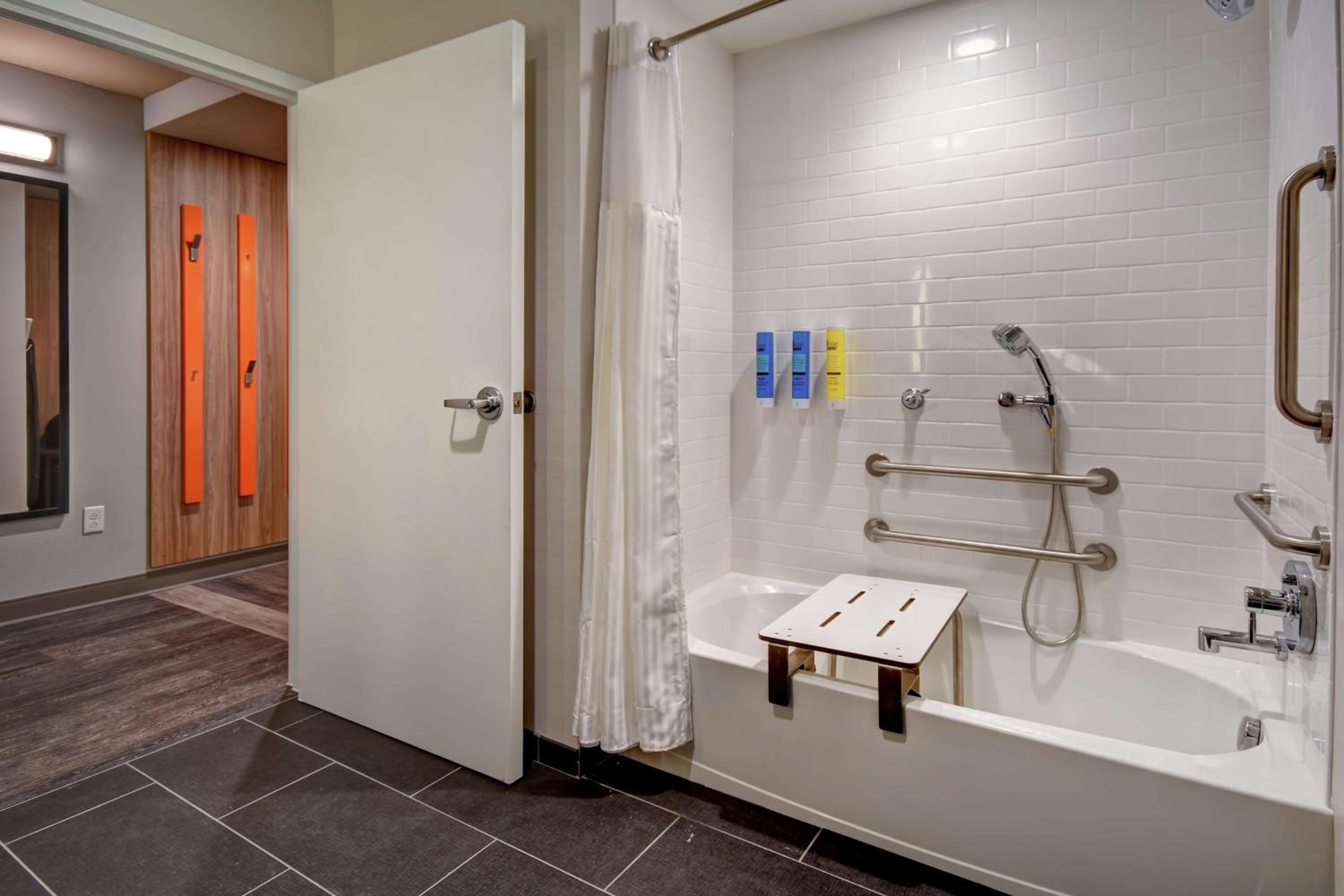 Queen Room with Two Queen Beds - Mobility Access photo 2