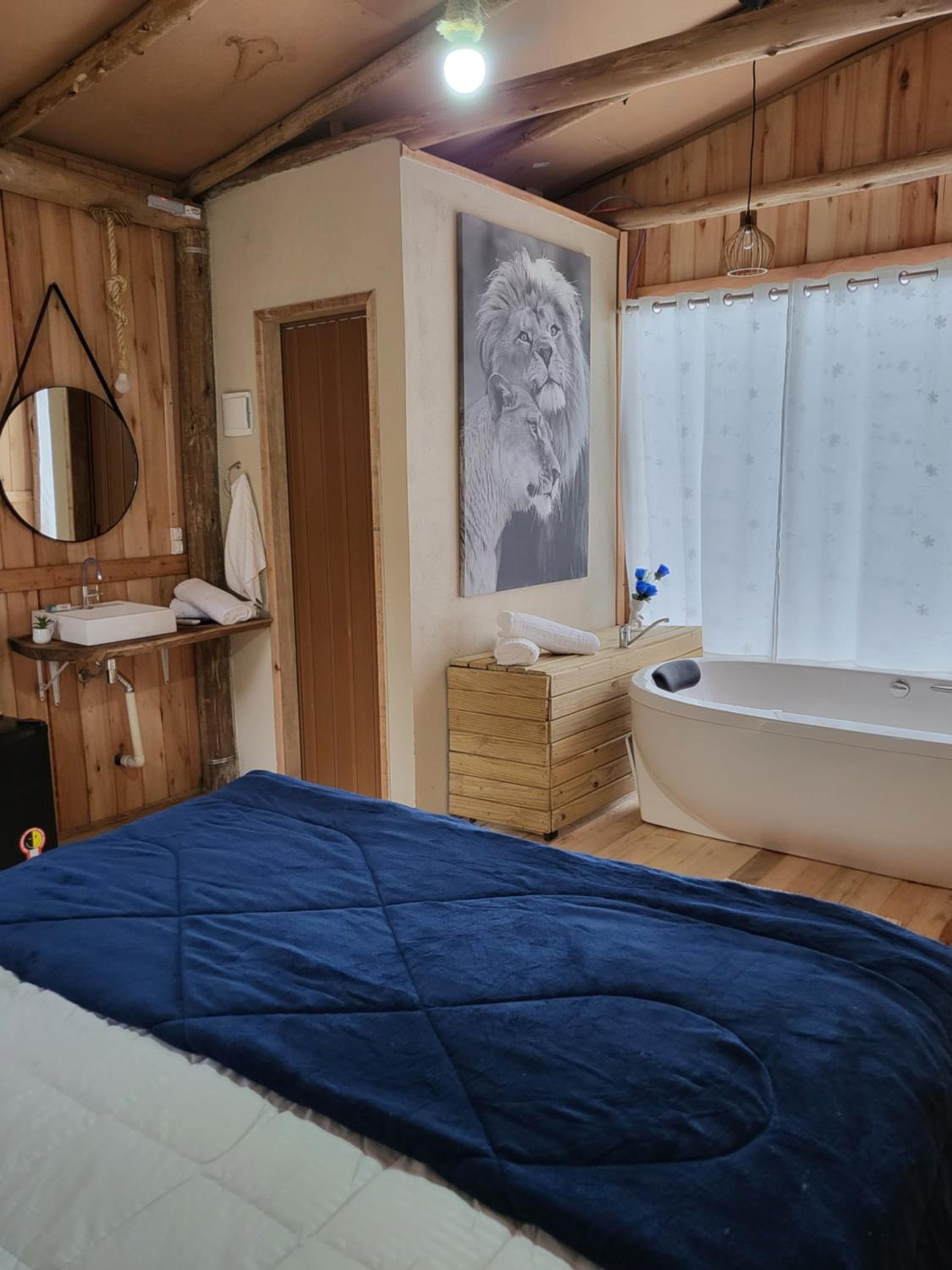 Deluxe Queen Suite