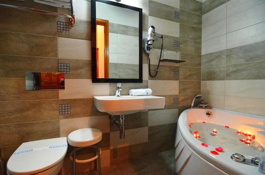 Triple Room - Photo 6