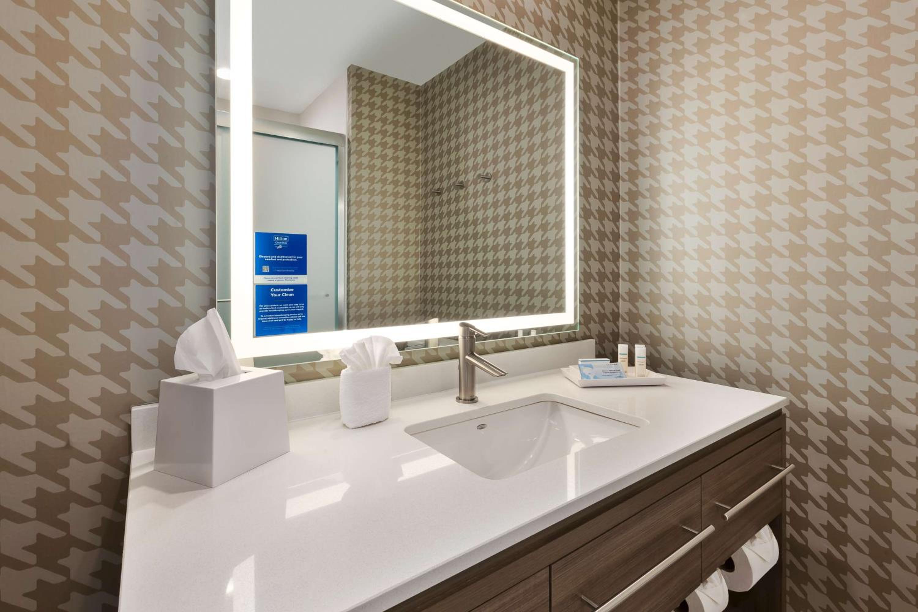 King Studio Suite - Non-Smoking - Photo 2
